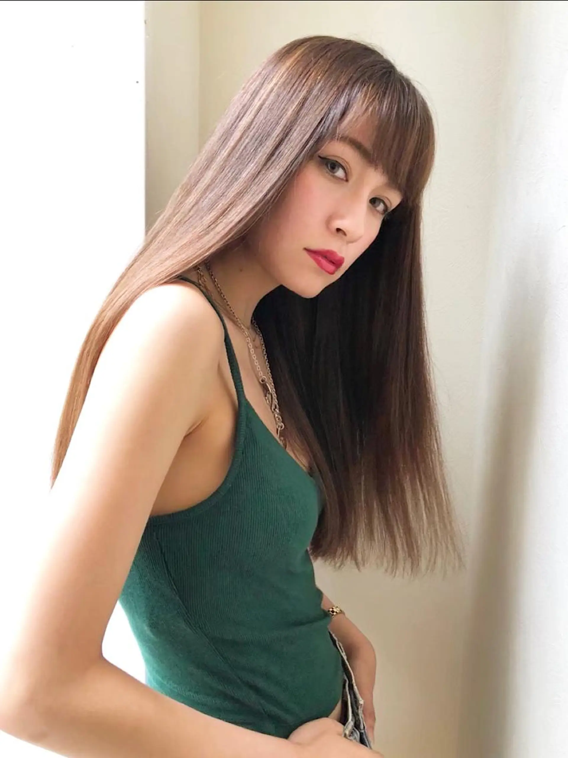 セミロング salowin 原宿 aroa所属・韓国／ハッシュカット ／透明感カラー／金野のヘアスタイル