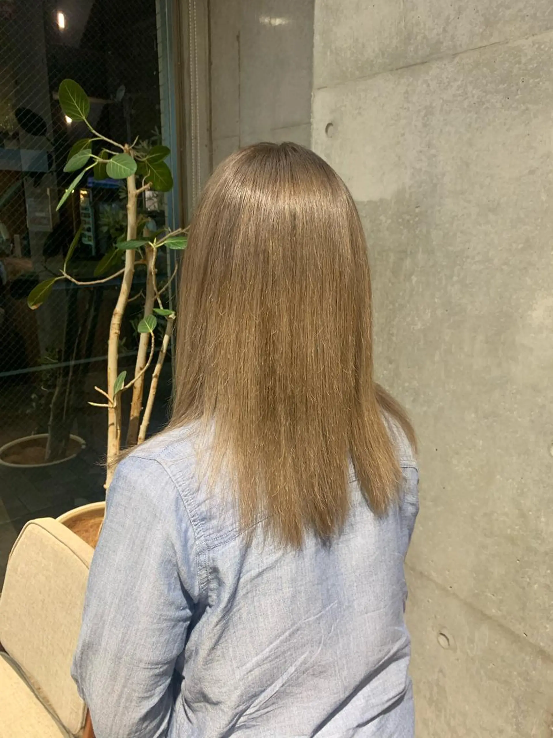 セミロング カラー ブリーチ AQUA 平田真一のヘアスタイル