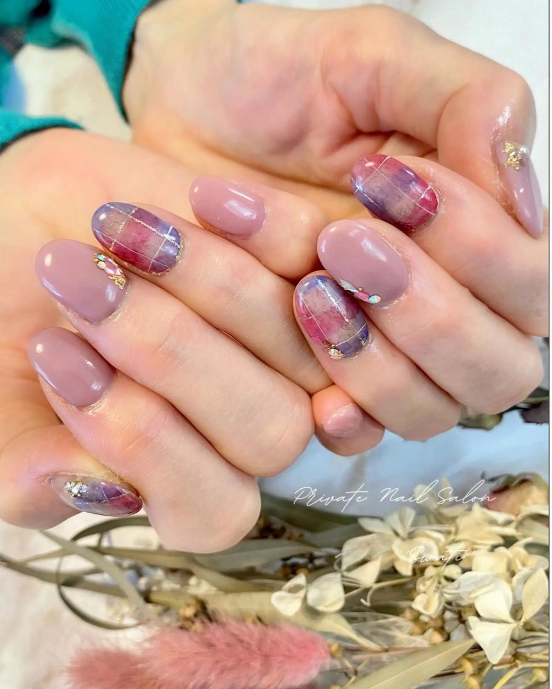 ネイル アートネイル オフィスネイル 冬ネイル クリスマス yuko （ネイリスト）のネイルデザイン