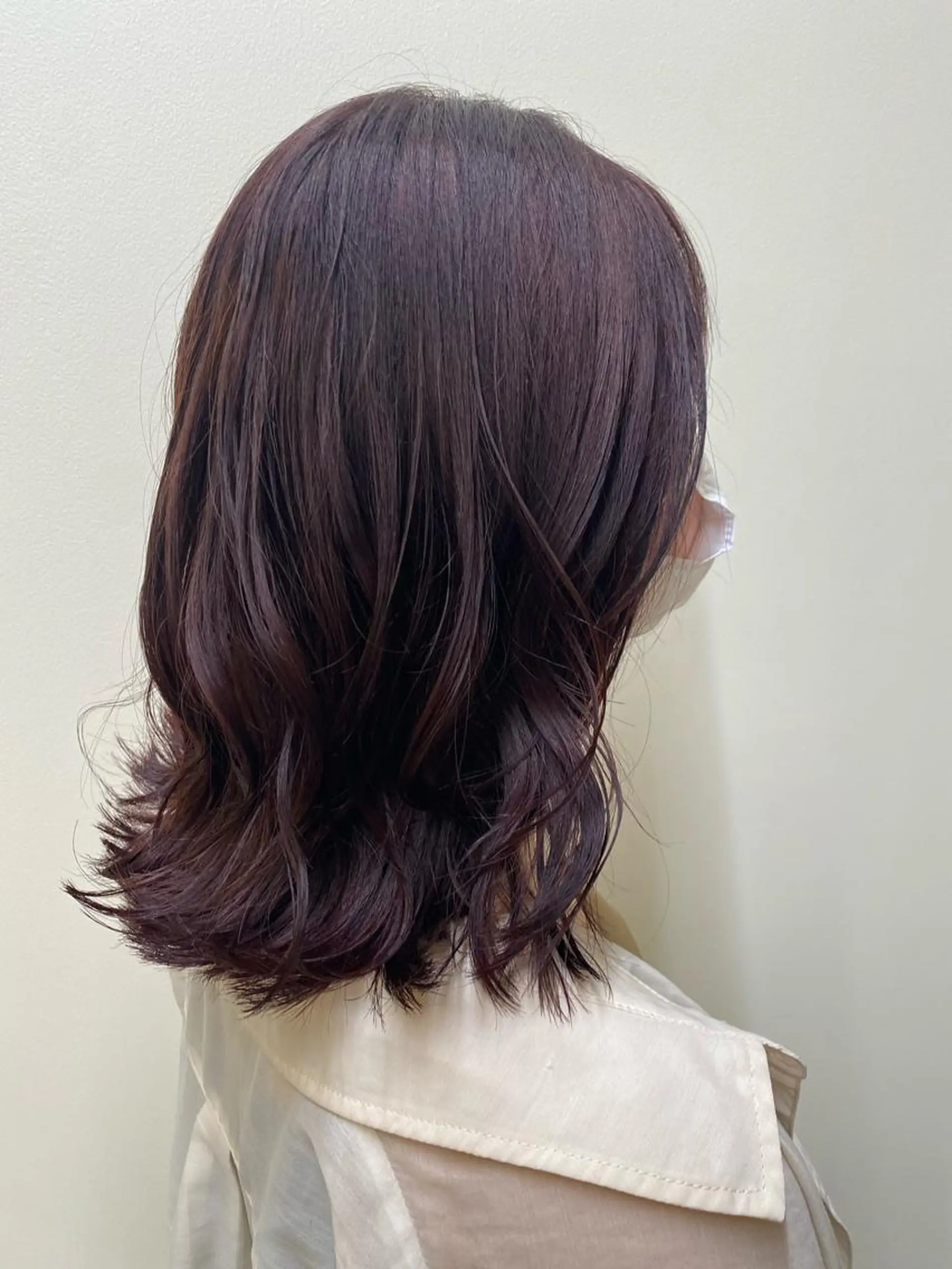 カラー 勝海 絢音のヘアスタイル