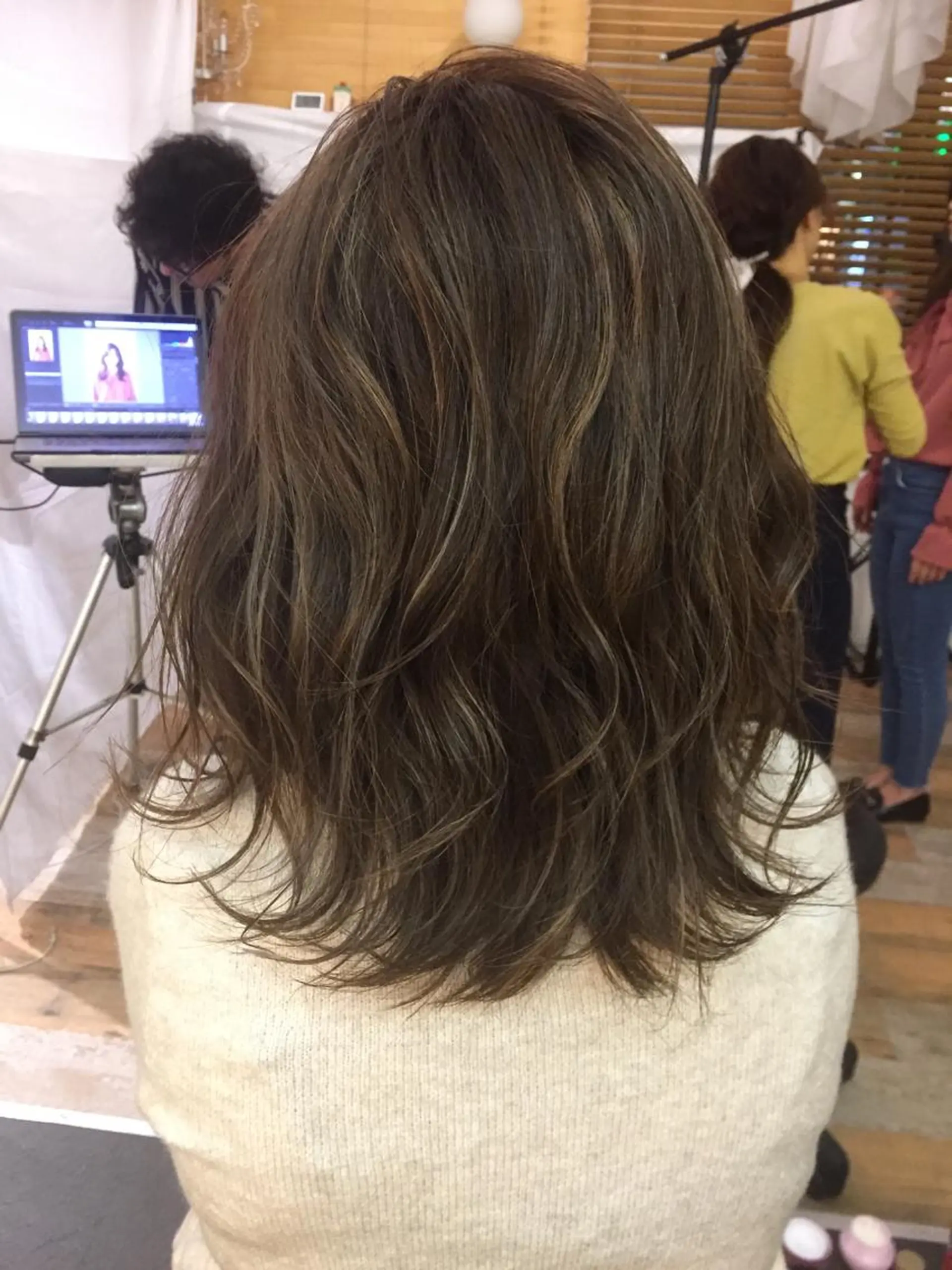 ミディアム カラー ハイライトカラー ハイライト CLASSICO hair 京田辺店所属・浜井 尚希のヘアスタイル