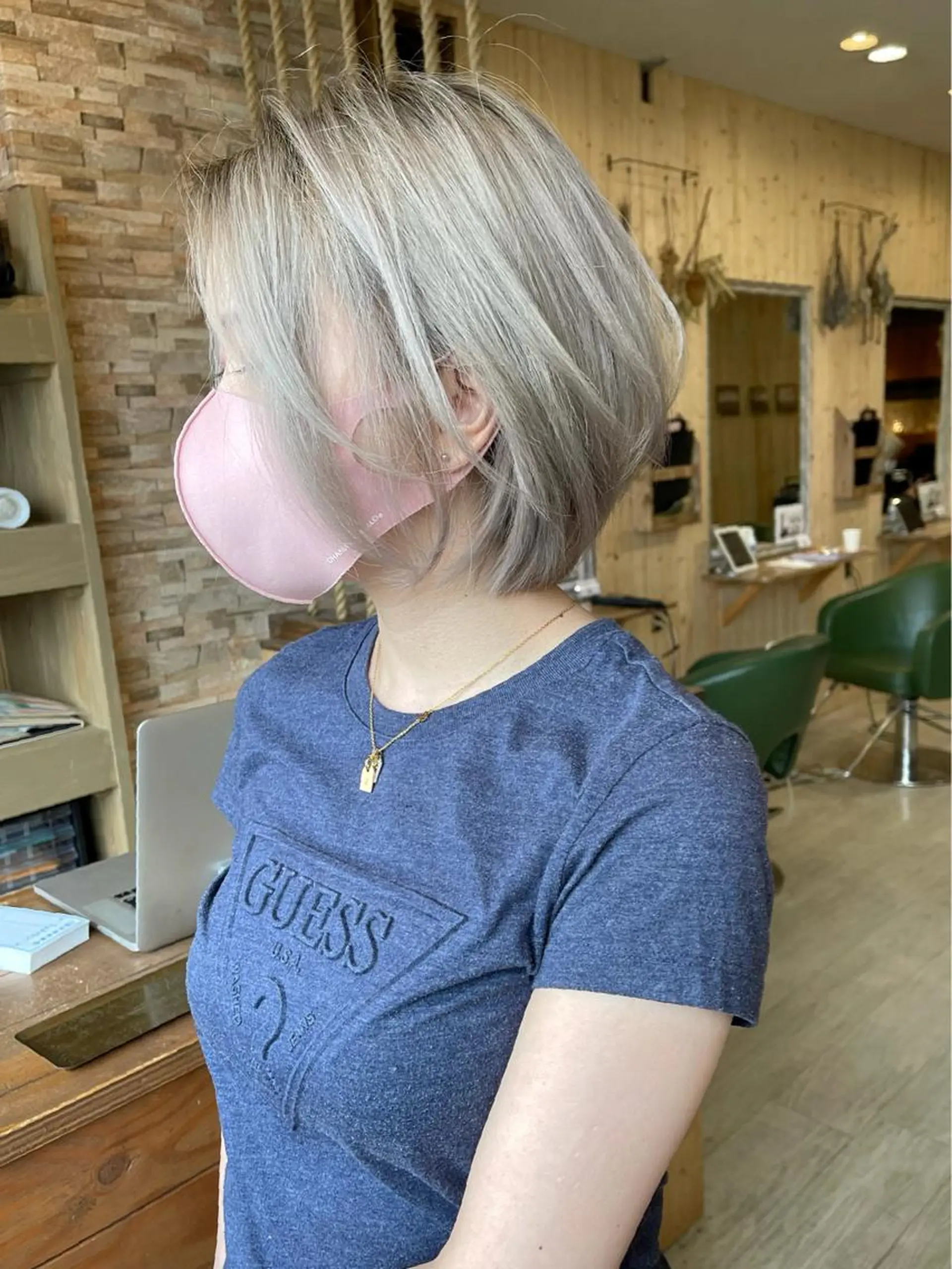 ショート 韓国レイヤー外国人風 透明感カラー髪質改善のヘアスタイル