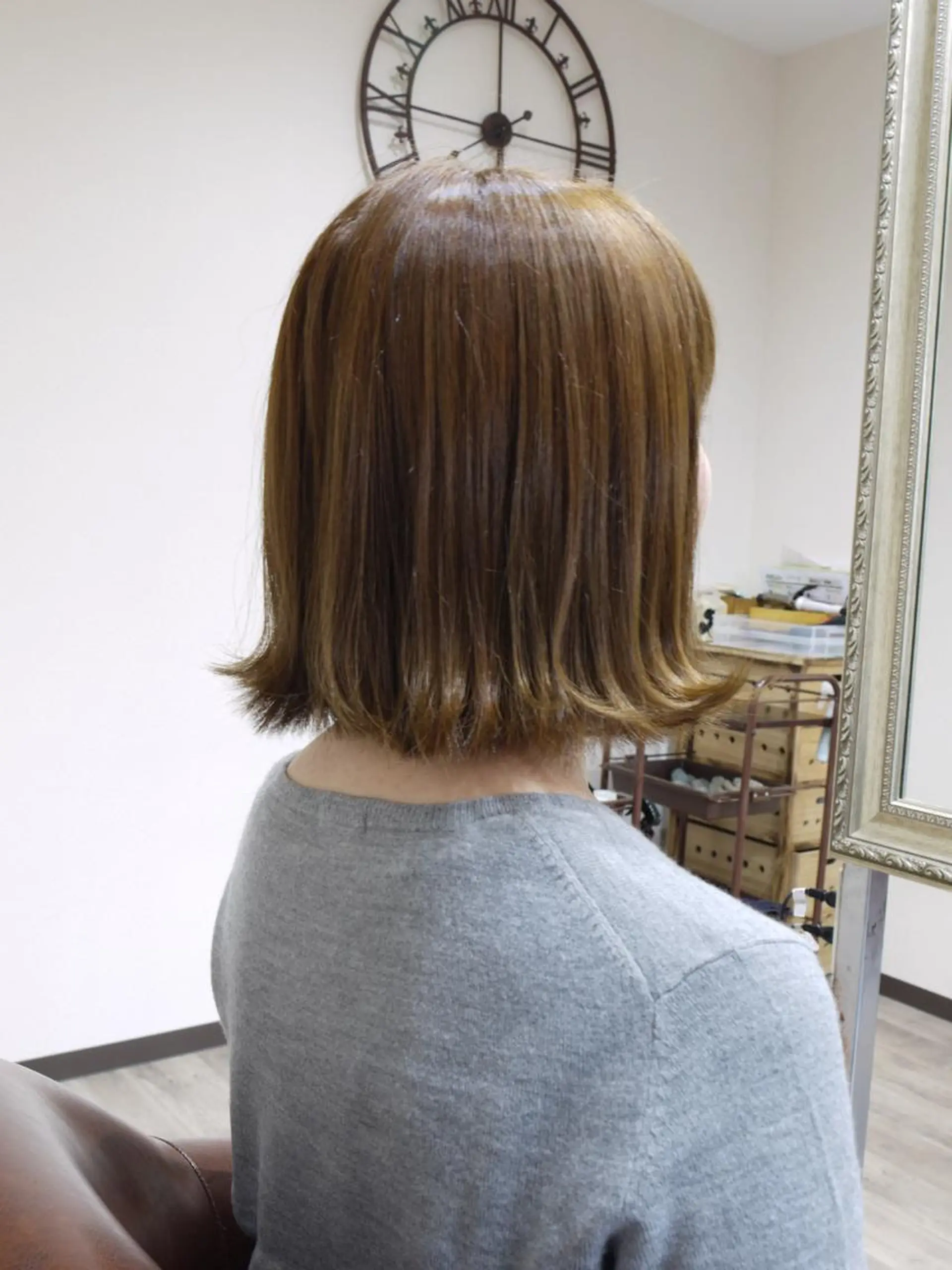ミディアム カラー ハイトーンカラー 外ハネヘア jolie amieのヘアスタイル
