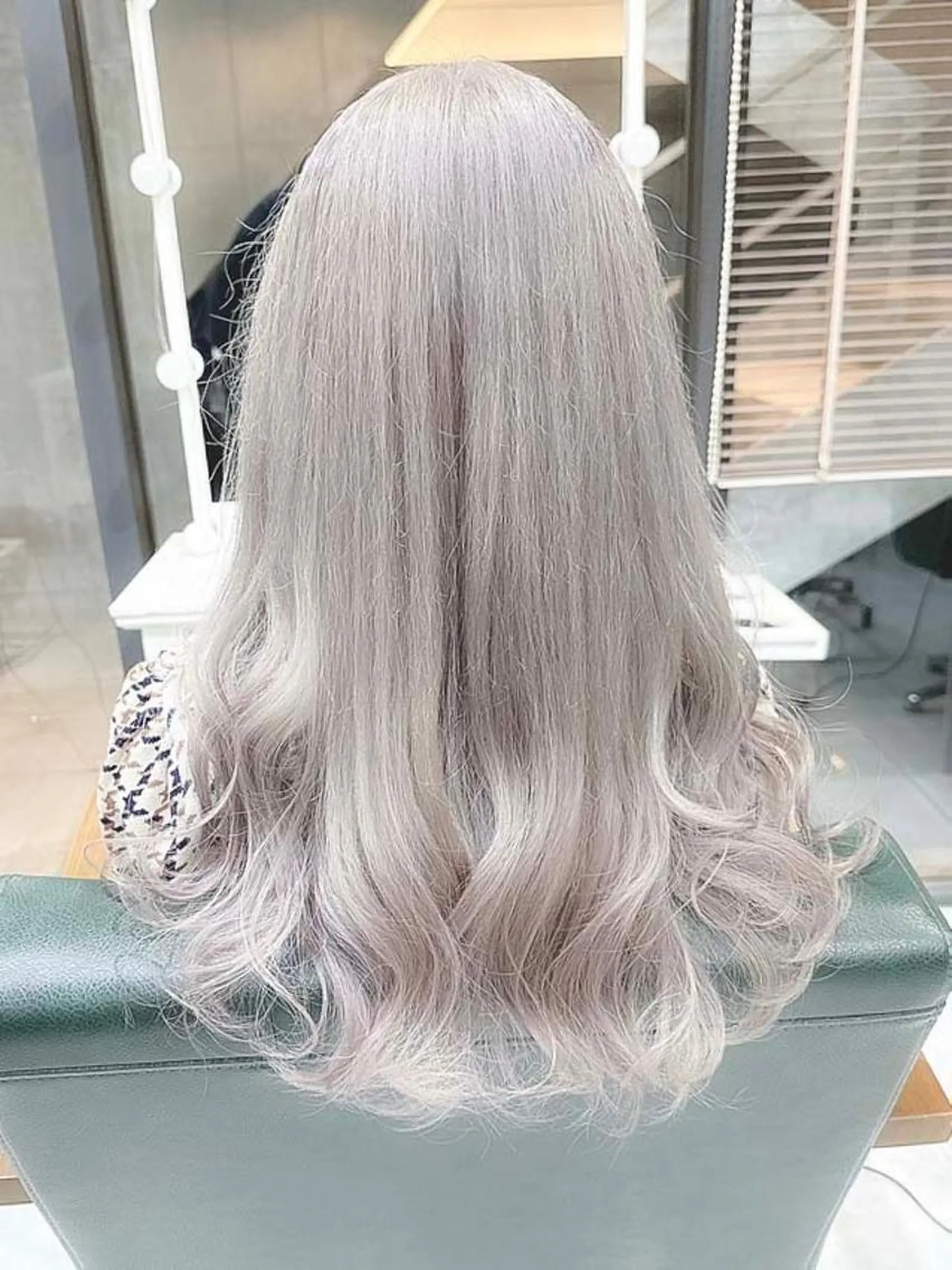 ロング ヘアアレンジ カラー ブリーチ ハイトーンカラー シルバー ホワイトシルバー 𝐑𝐈𝐍𝐊𝐀 🌷のヘアスタイル