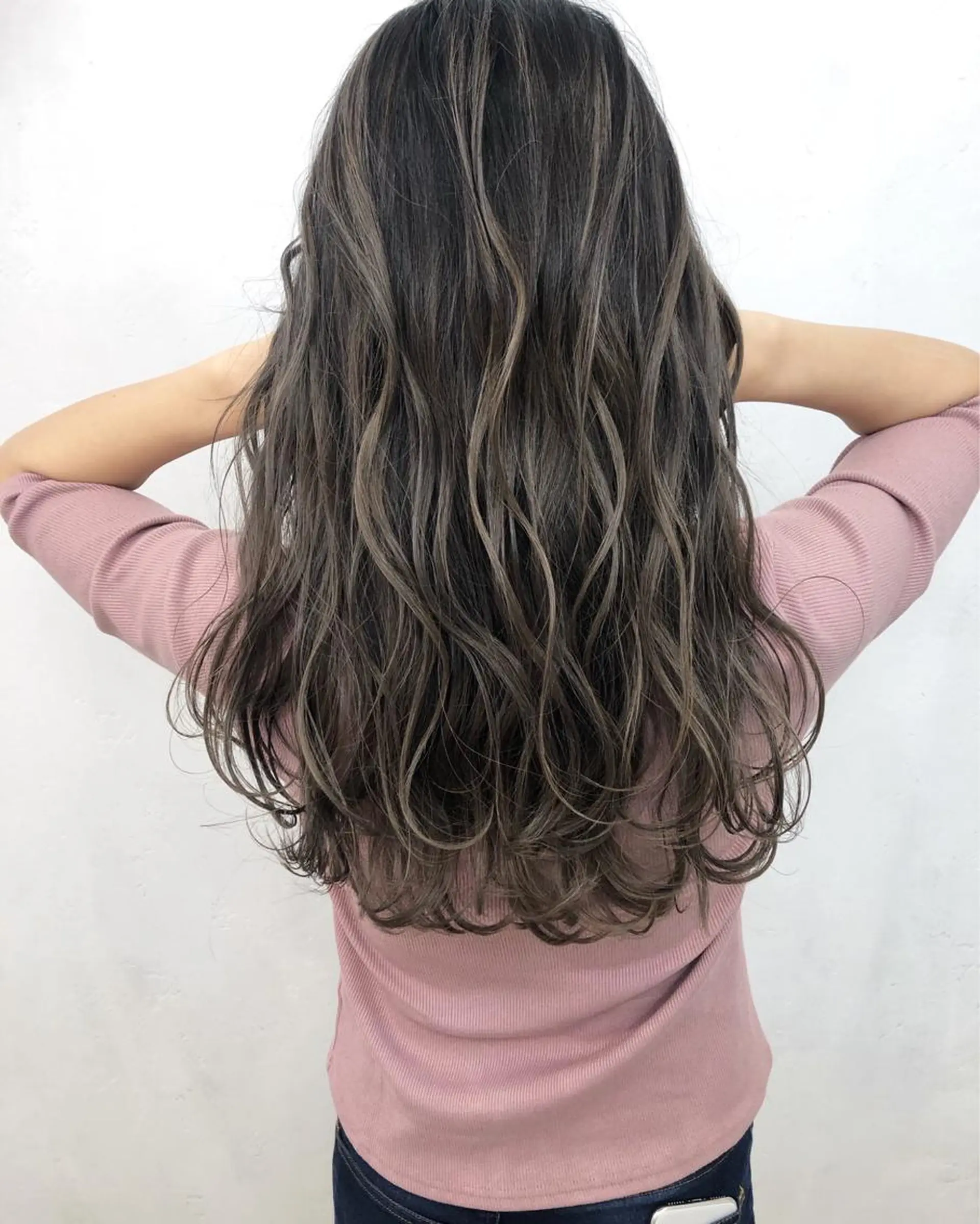 ロング カラー バレイヤージュ レイヤーカット ヘアカラー トリートメント ブリーチカラーレイヤ ーカット🦋annaのヘアスタイル