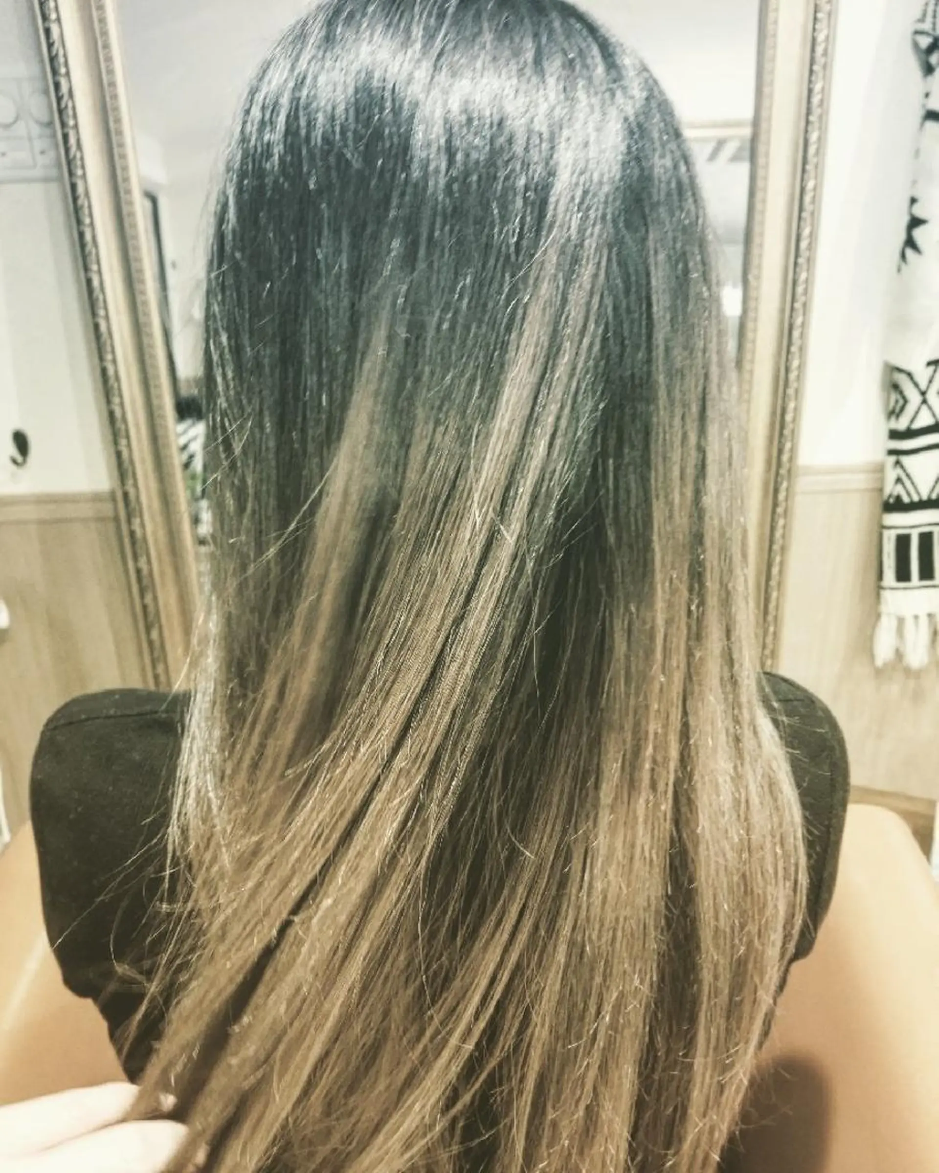 ロング カラー アディクシーカラー バレイヤージュ ブリーチ 外国人風カラー レイヤーカット spa hair  ark 富井直美のヘアスタイル