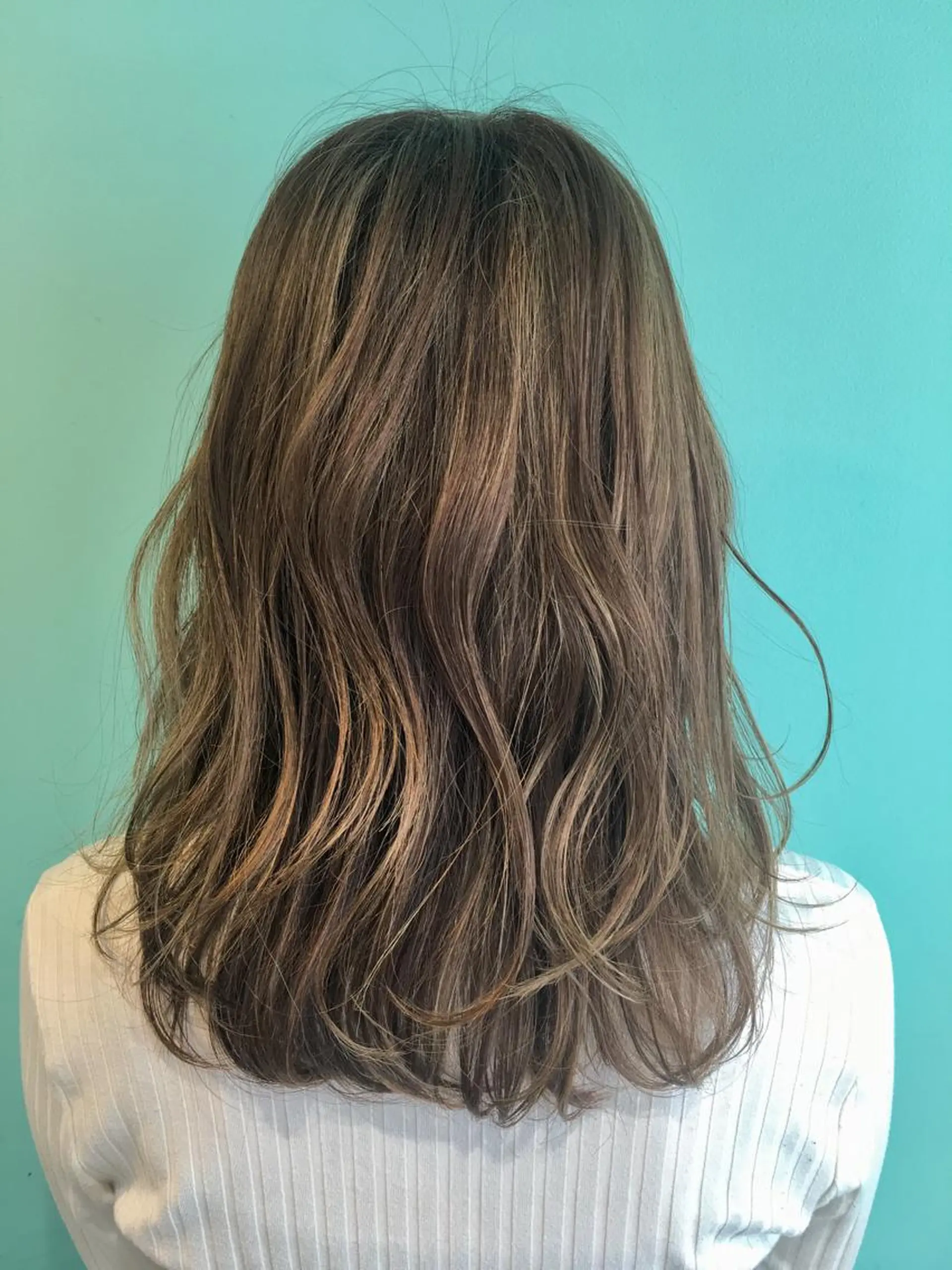 セミロング カラー パーマ さかい なつみのヘアスタイル