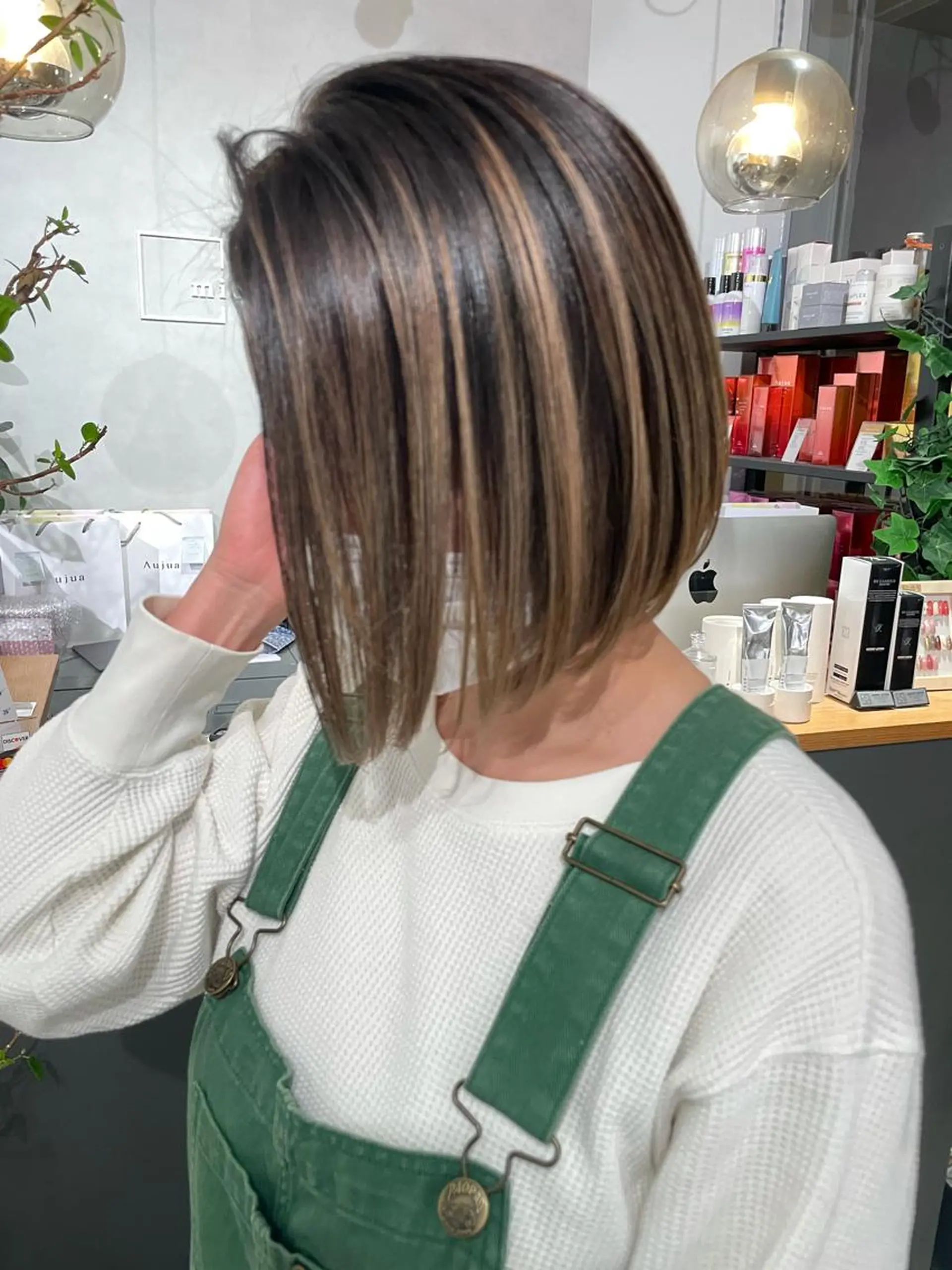 ショート レイヤーカット 岸川 恭子のヘアスタイル