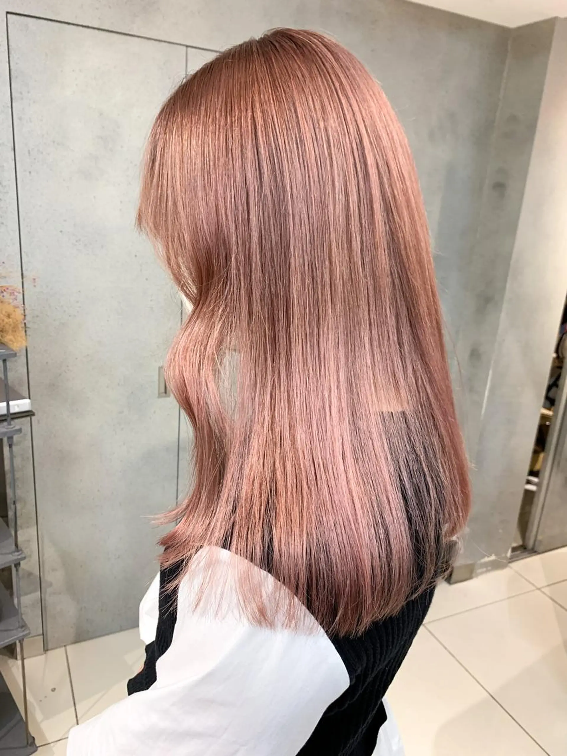 セミロング カラー raika .のヘアスタイル