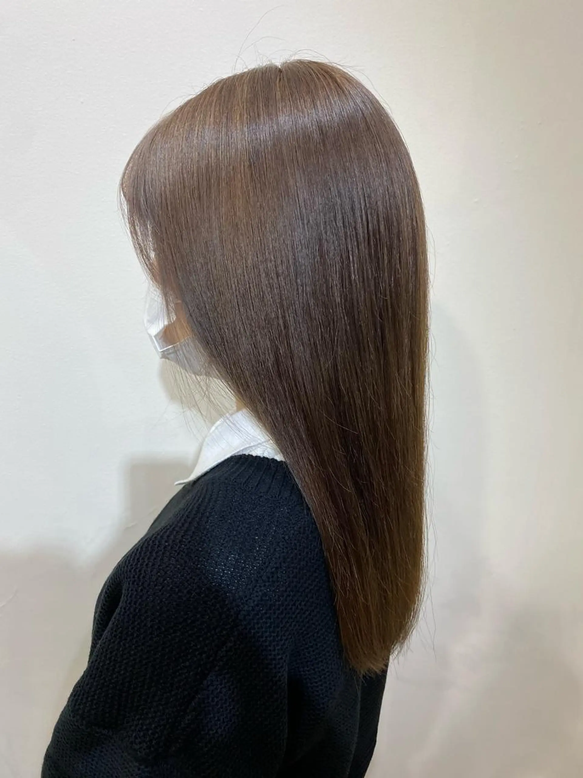 セミロング W所属・小林 朋花のヘアスタイル