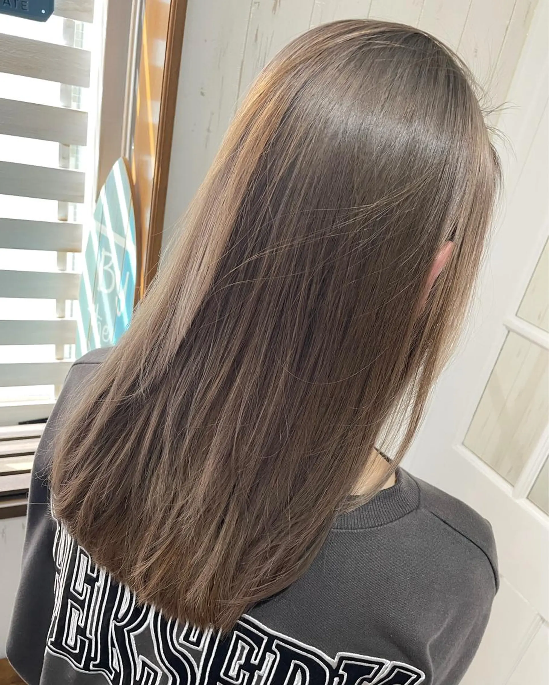 セミロング カラー ブリーチ カット ヘアカラー 西川 敏夫のヘアスタイル