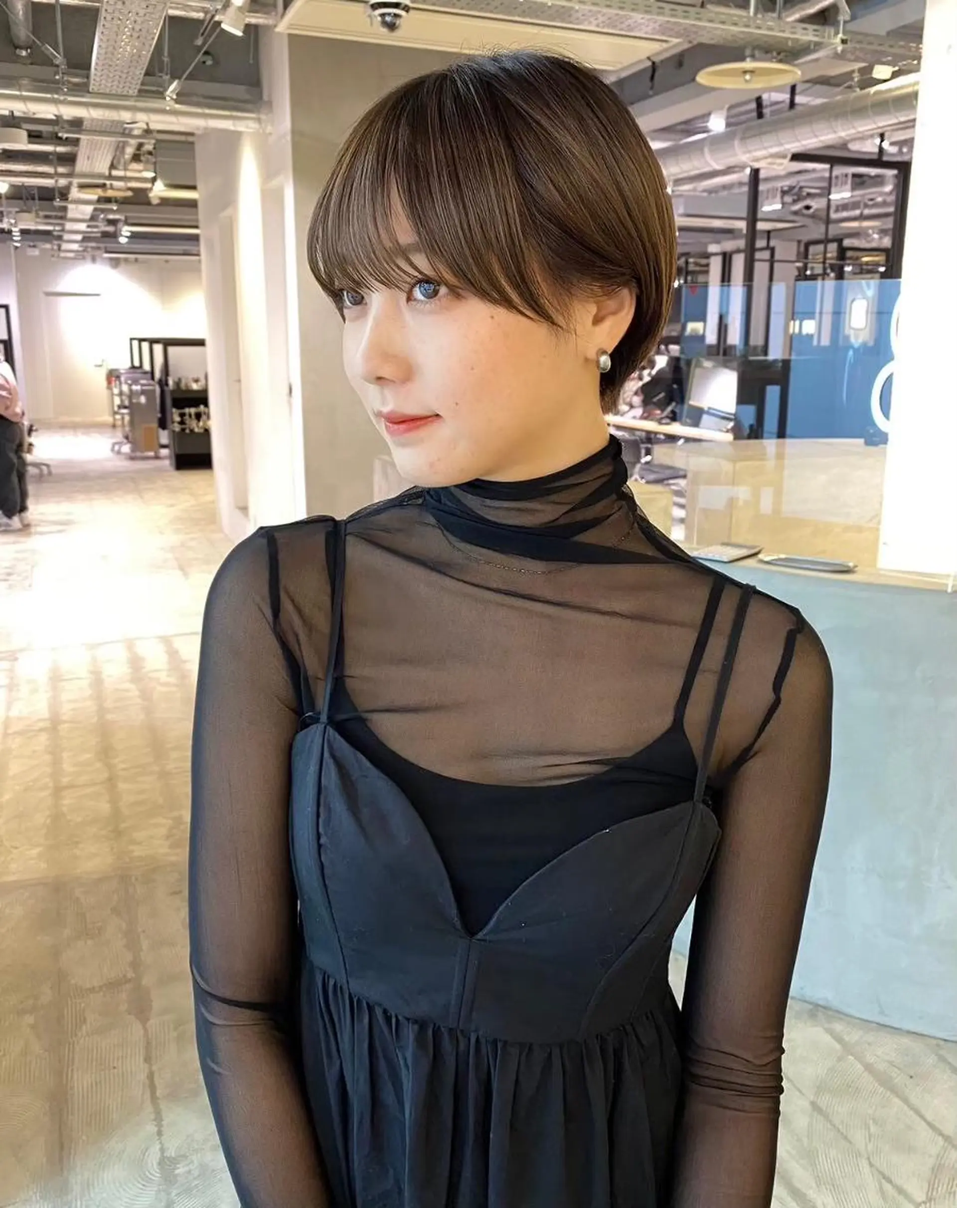 ミディアム カラー ミディアムパーマ アッシュ バレイヤージュ ベージュカラー ブリーチ カット トリートメント CEINE loqのヘアスタイル