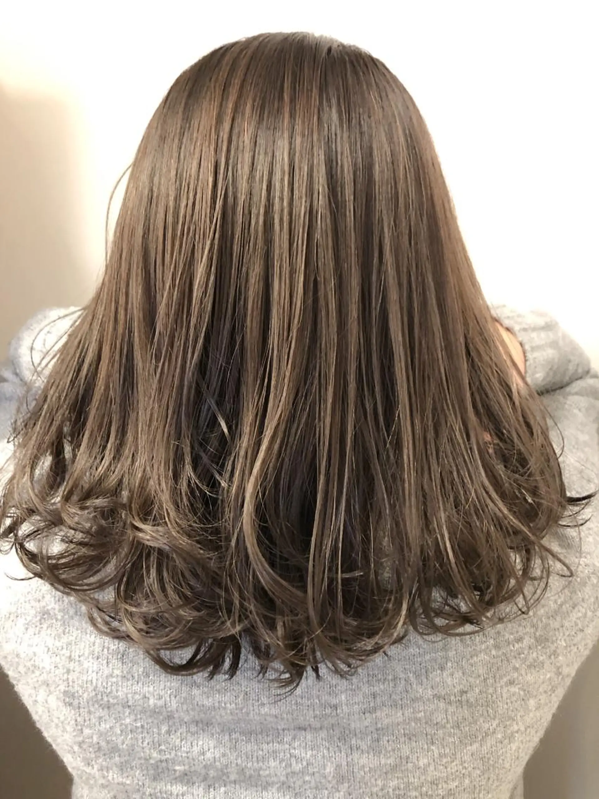 ミディアム カラー 岡田 拓也のヘアスタイル