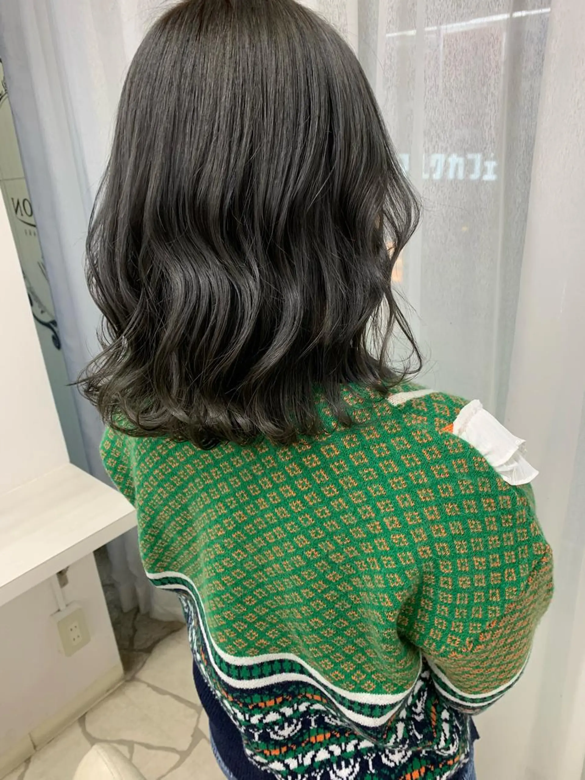 ミディアム カラー ブリーチ グレージュ カーキグレージュ ヘアカラー LUNON/田河優花 /デザインカラーのヘアスタイル