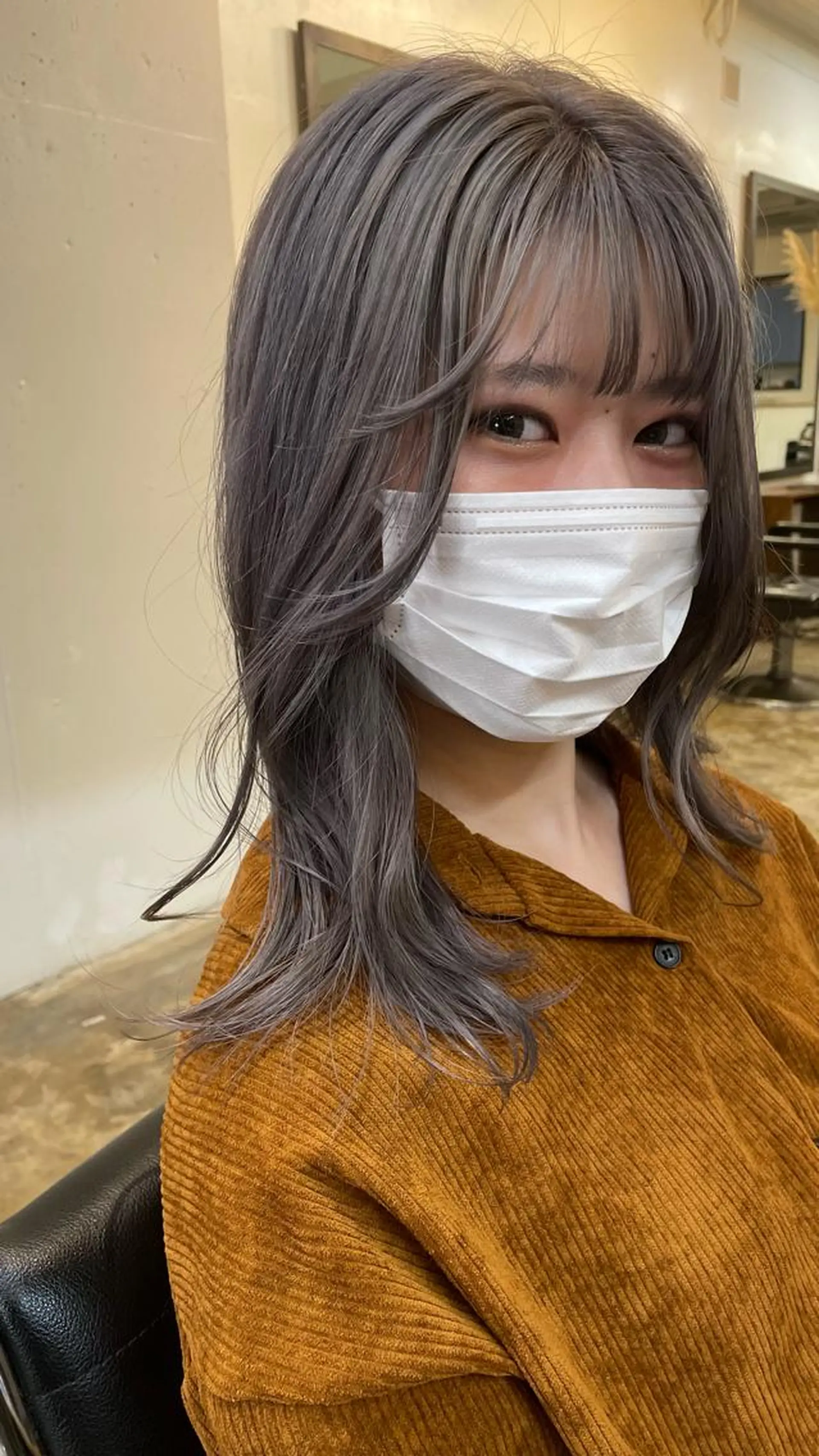 セミロング オリーブカラー 長谷川のヘアスタイル