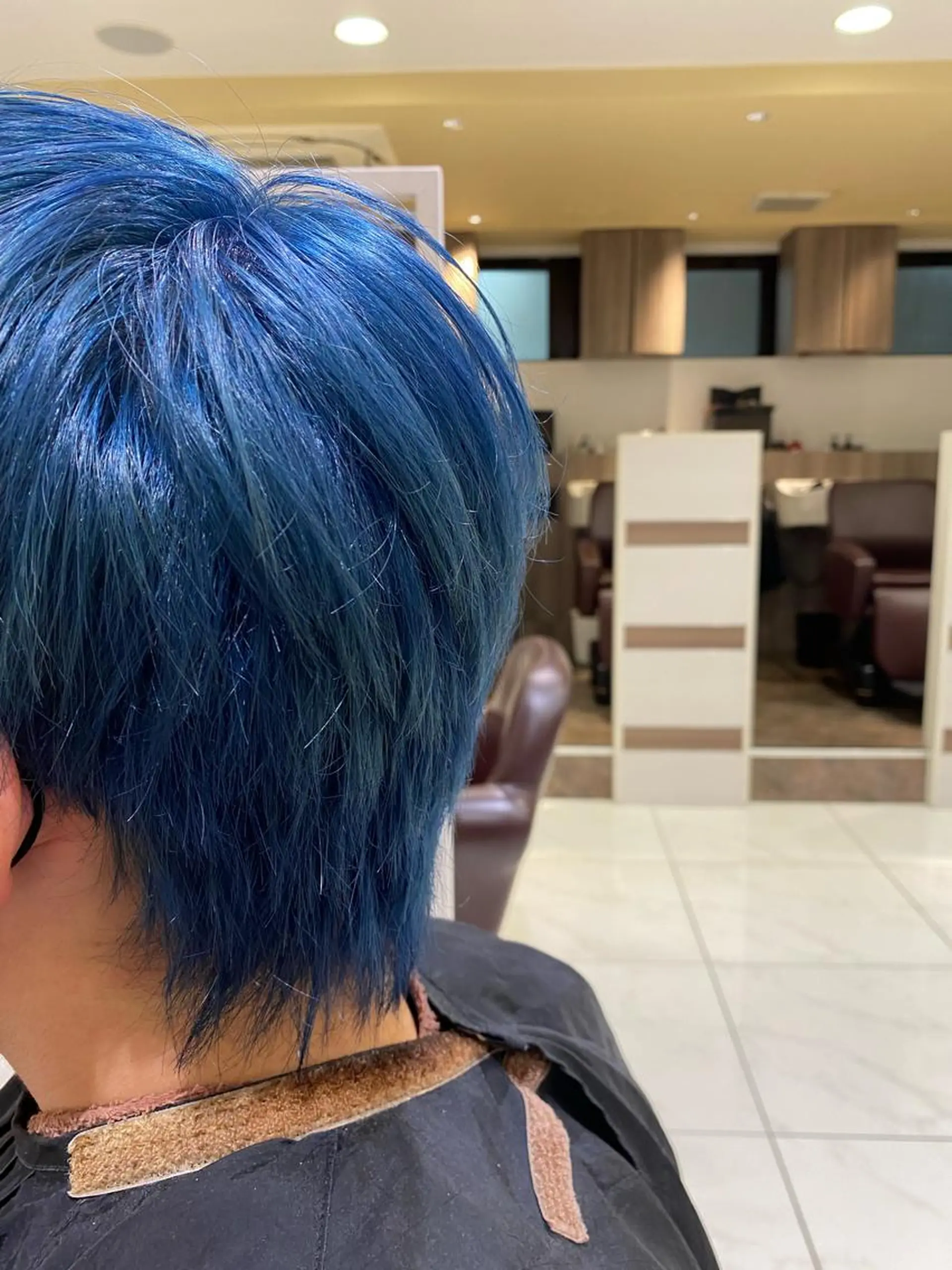 カラー メンズ メンズブリーチ ブリーチ ブルーカラー カット ヘアカラー 佐々木 拓海のヘアスタイル