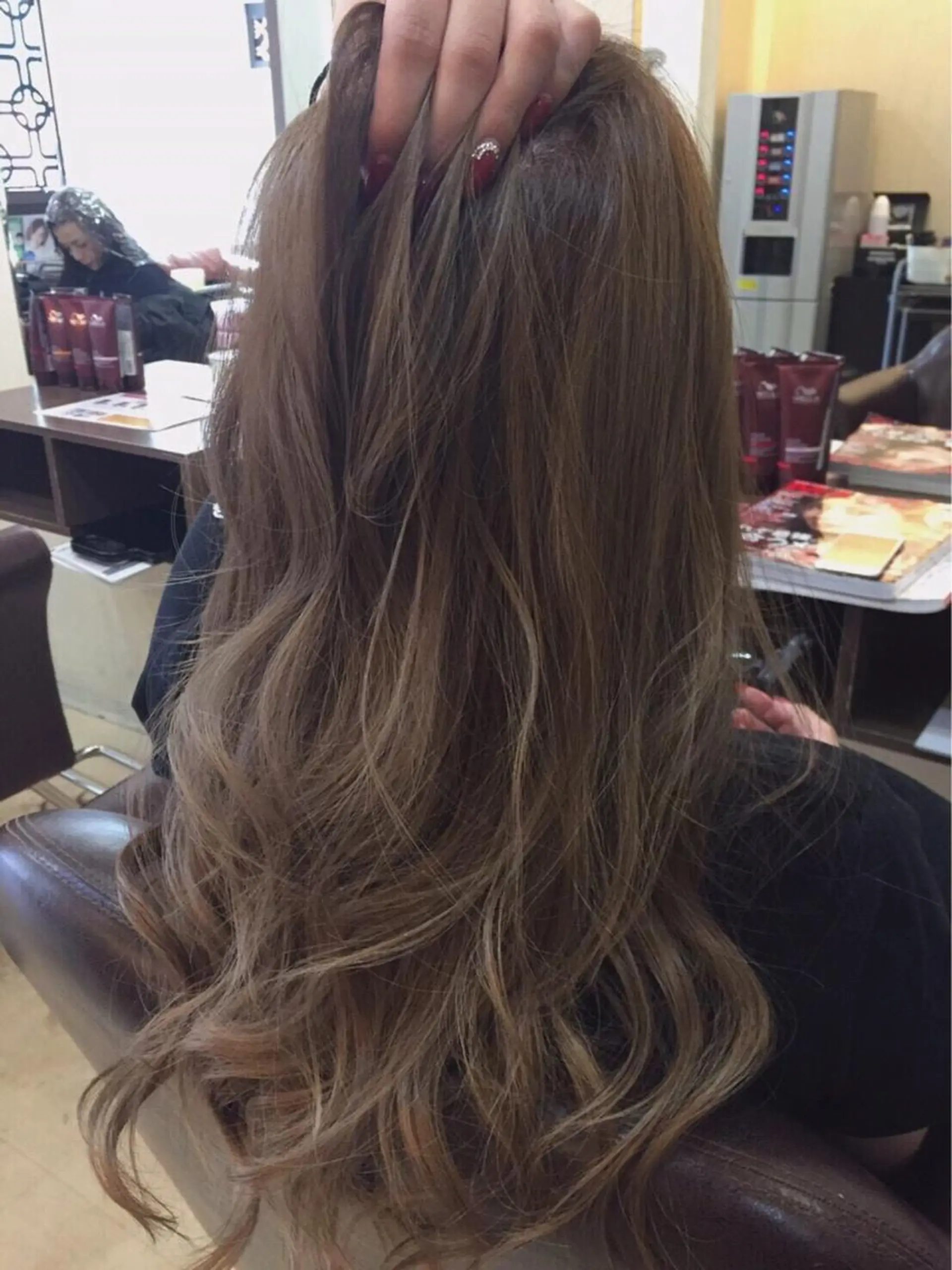 カラー 磧本 祐里恵のヘアスタイル