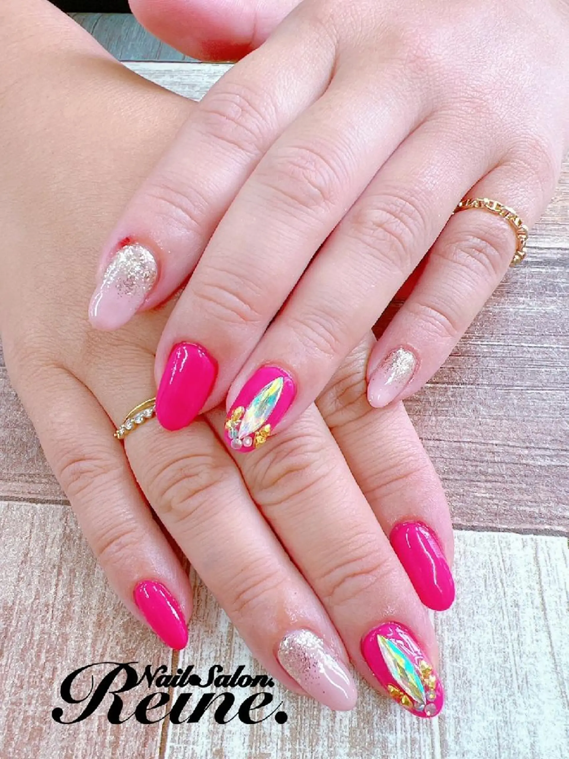 ネイル ピンク ストーンネイル Nailsalon Reine所属・玉栄 伶奈のネイルデザイン