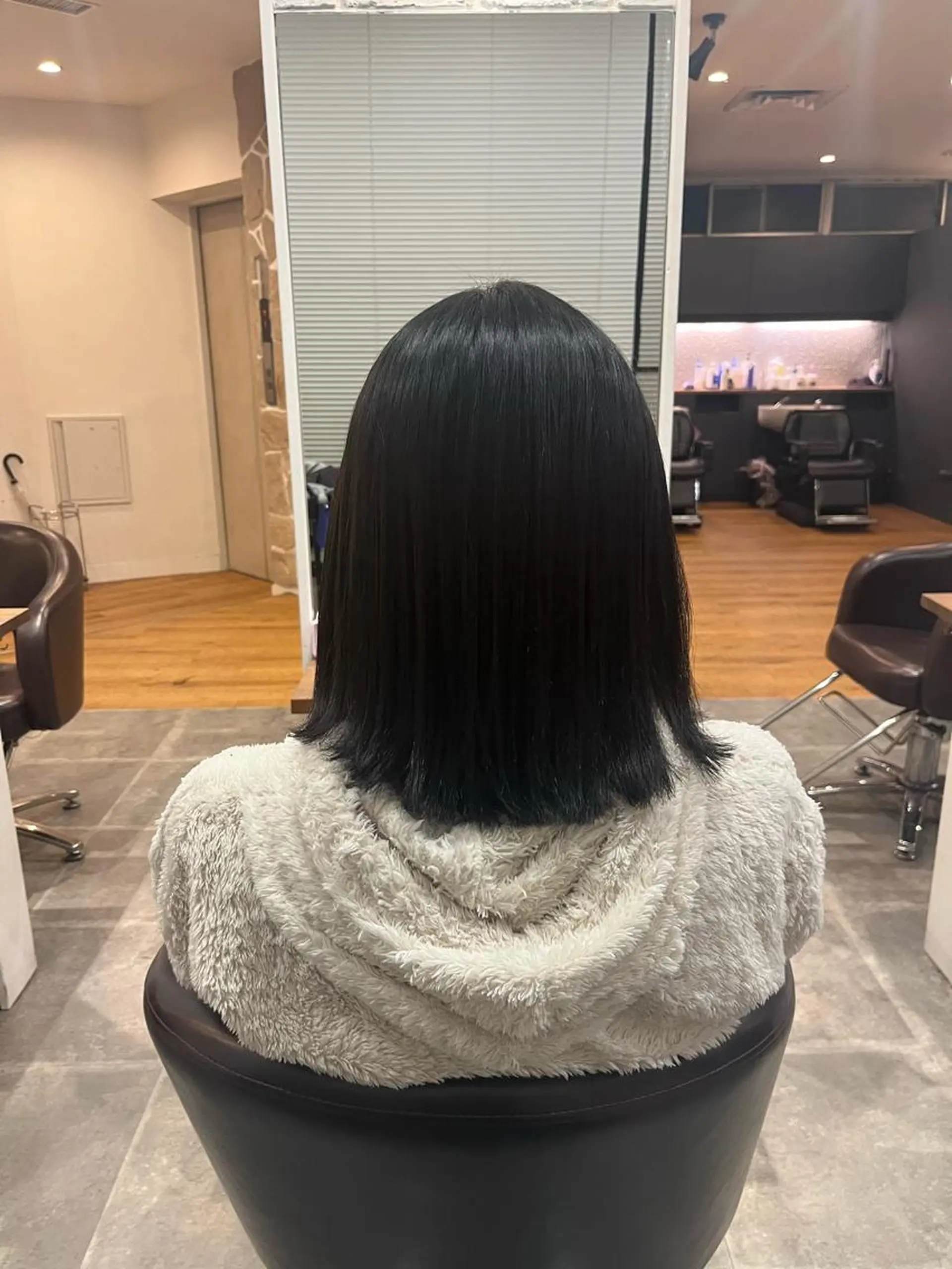 カラー 黒髪 ブルーカラー ブルーブラック 藤原 智恵のヘアスタイル
