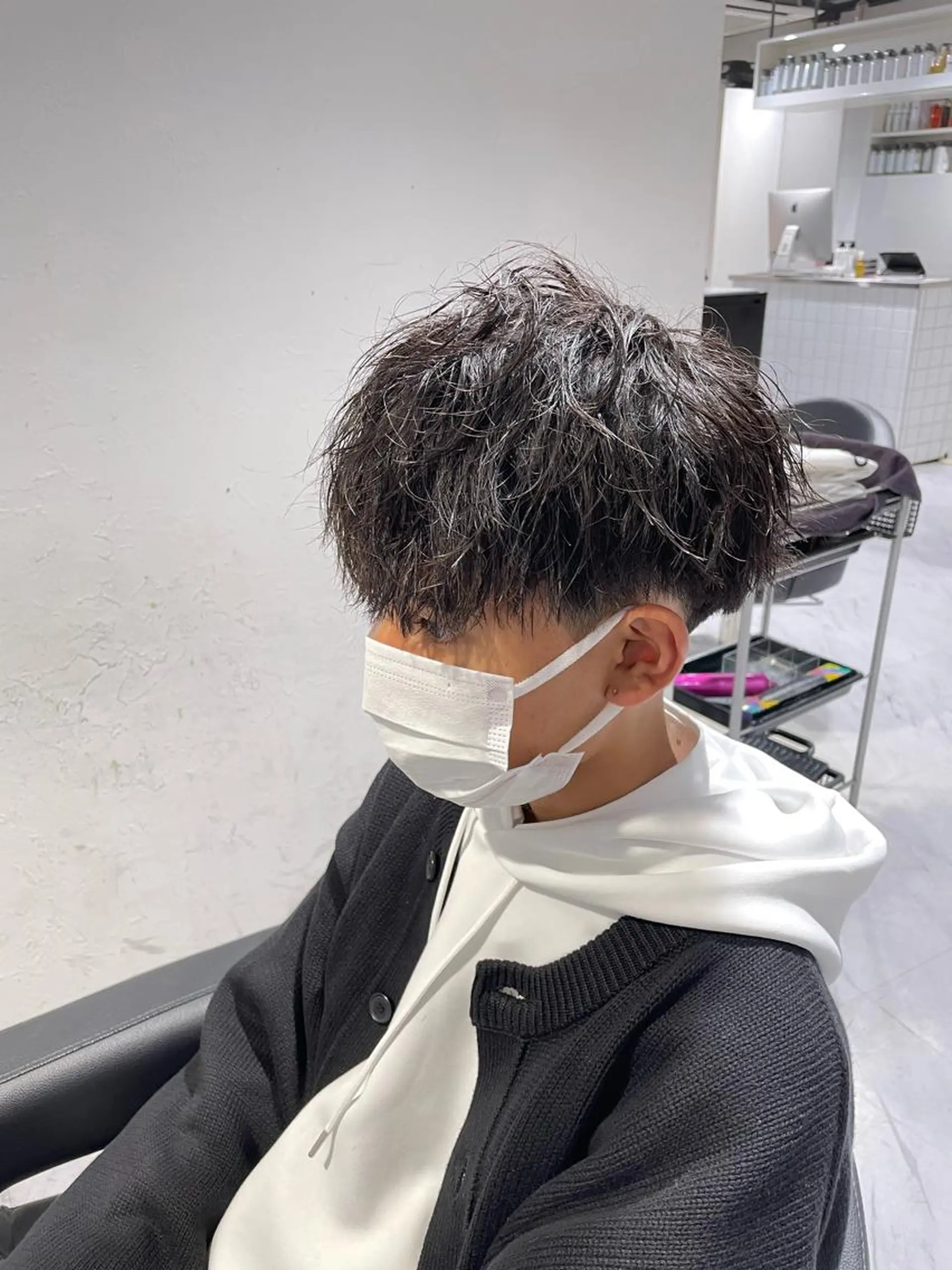 ショート カラー パーマ ヘアアレンジ メンズ アイブロウ センターパート メンズハイライト メンズハイトーン マッシュウルフ マッシュ カット パーマ トリートメント ヘッドスパ ヘアセット スパイキー/フェザー /波巻き/かいとのヘアスタイル