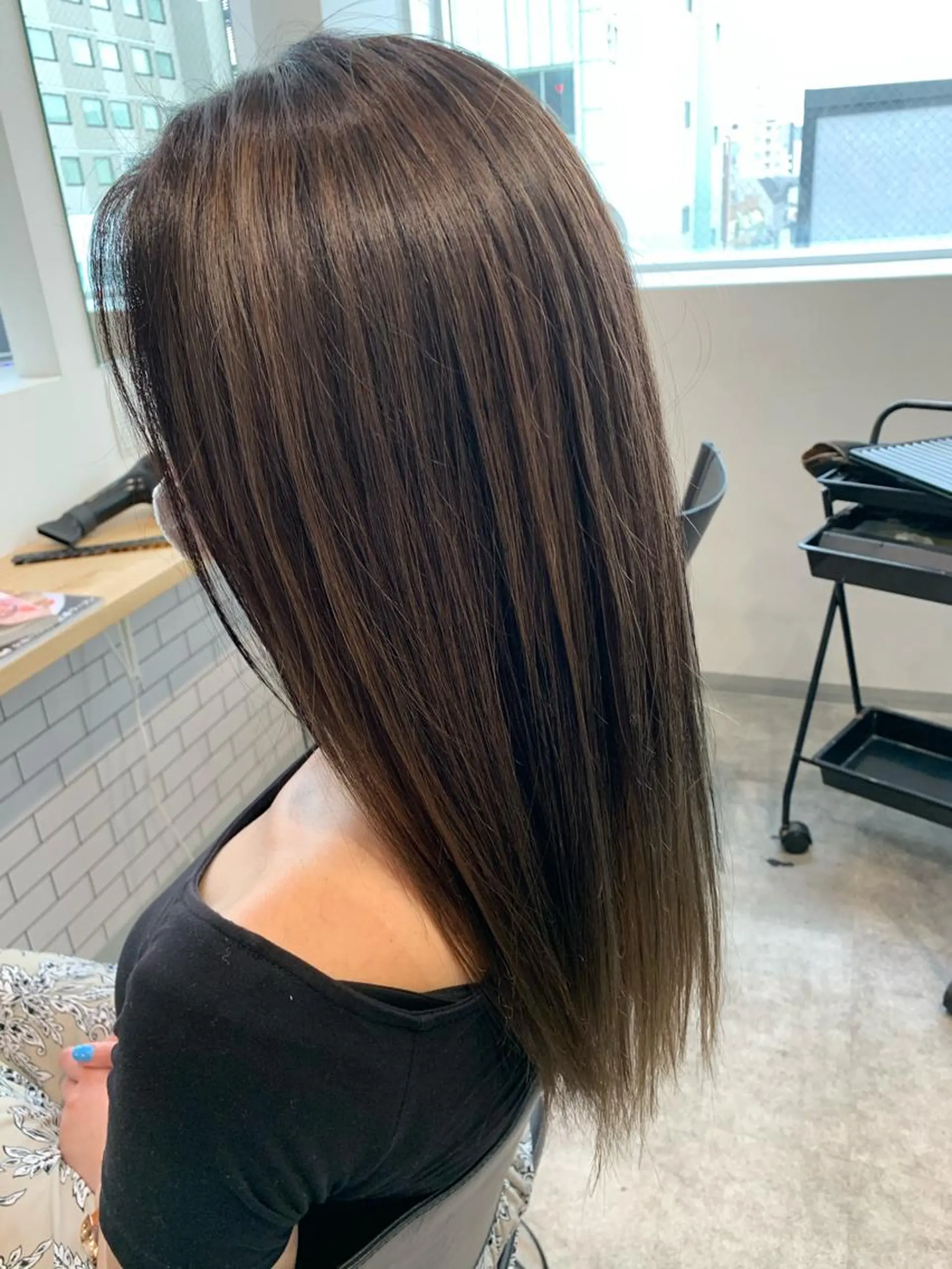 セミロング ヨシミ カズヤのヘアスタイル