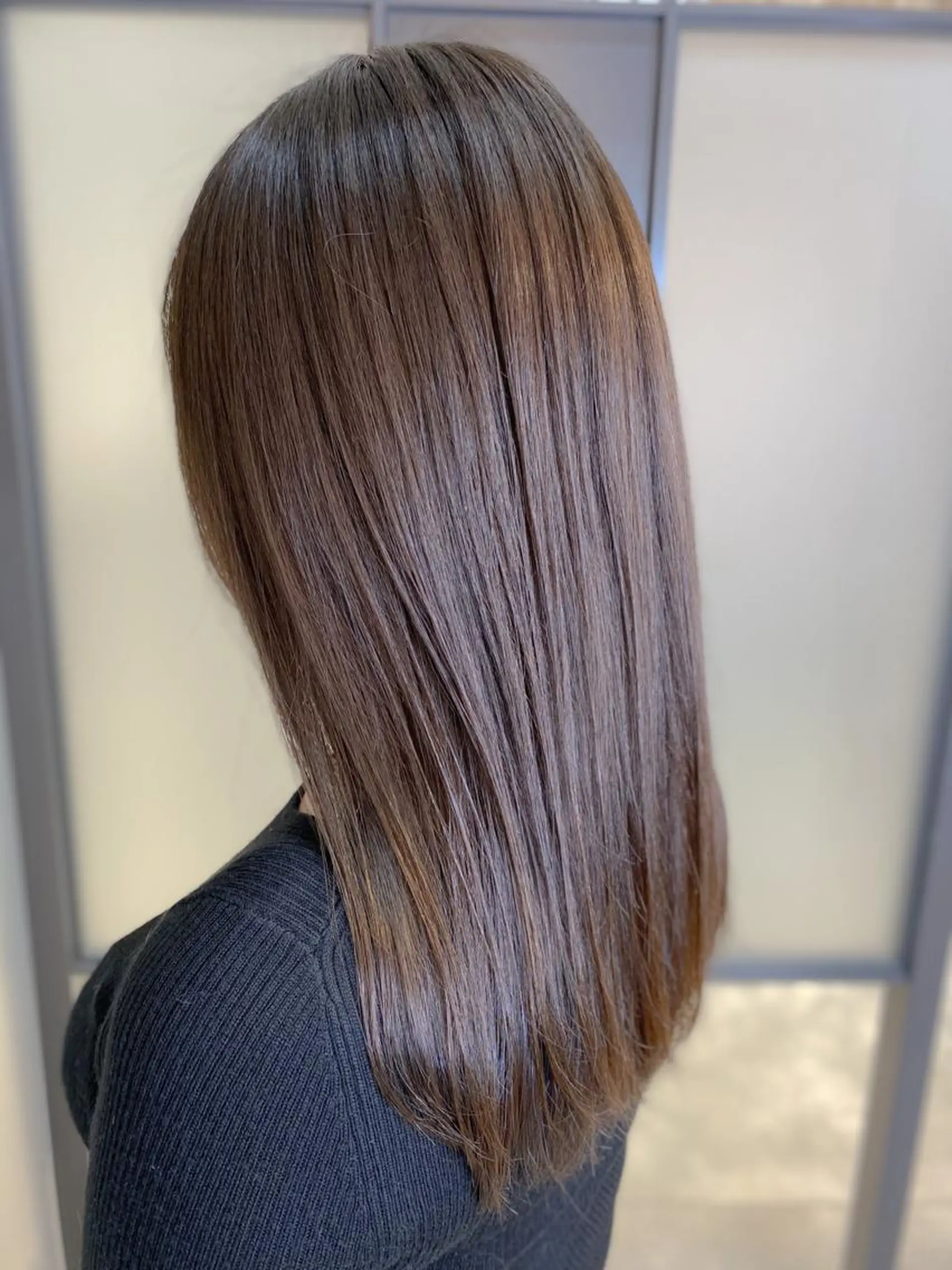 セミロング カラー グレージュ SALOWIN神戸三宮East店所属・【透明感、艶髪】西村 有司のヘアスタイル