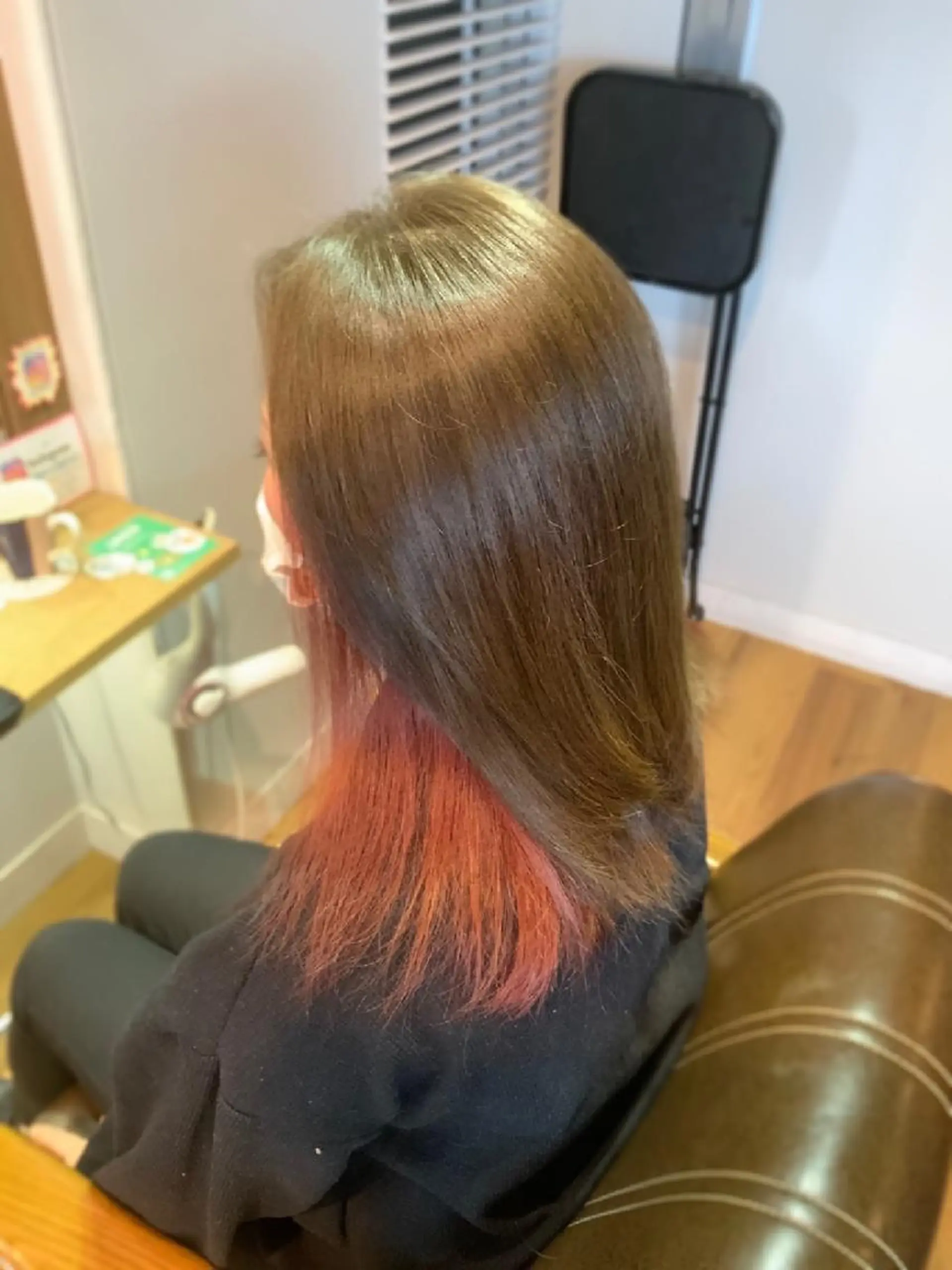 カラー アッシュ ベージュカラー インナーカラー ピンクカラー レッドカラー ヘアカラー トリートメント 堀 望美のヘアスタイル