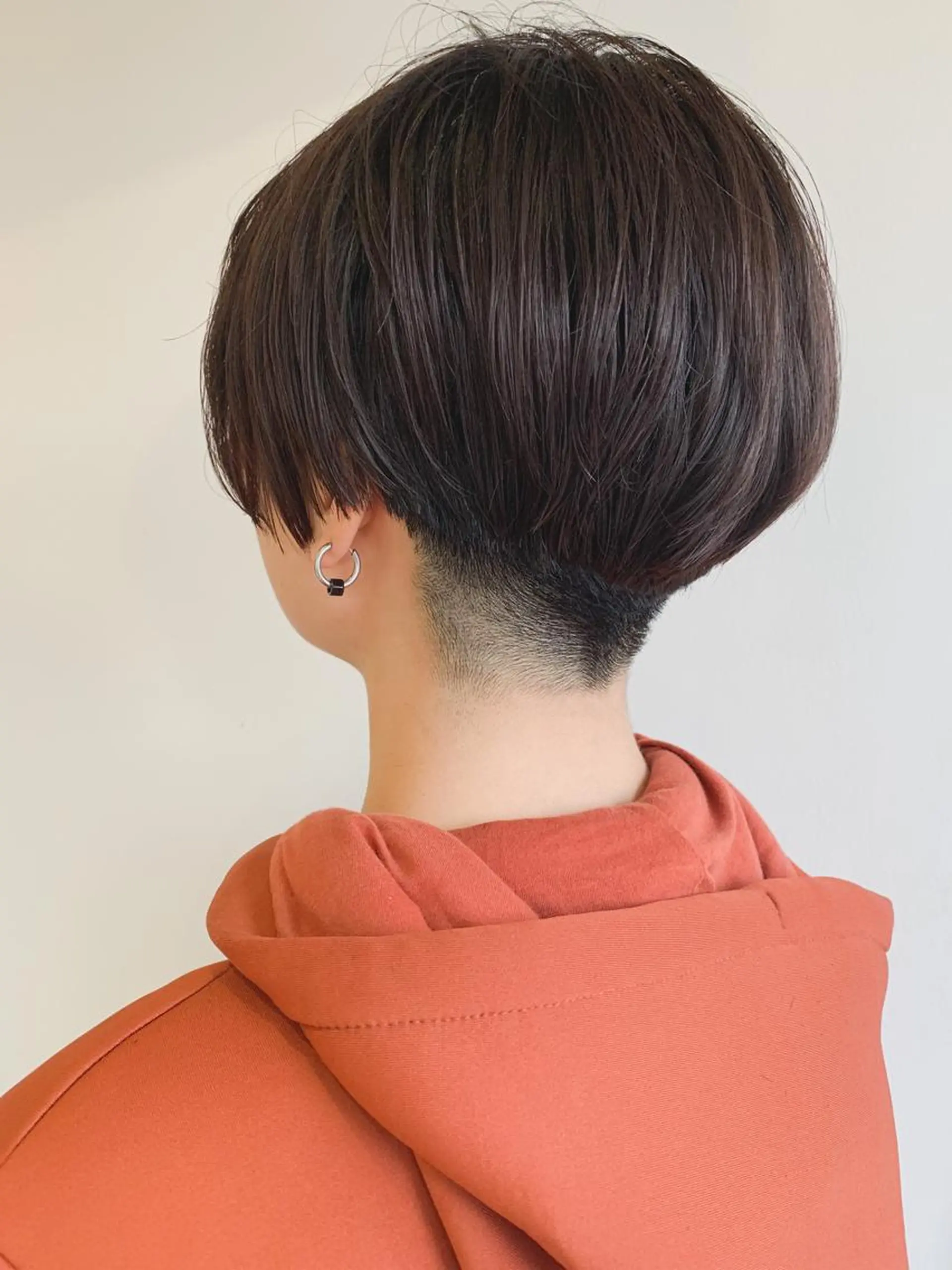 ショート nuu所属・💜ショート💜 ウルフ、ボブ二色亜美のヘアスタイル