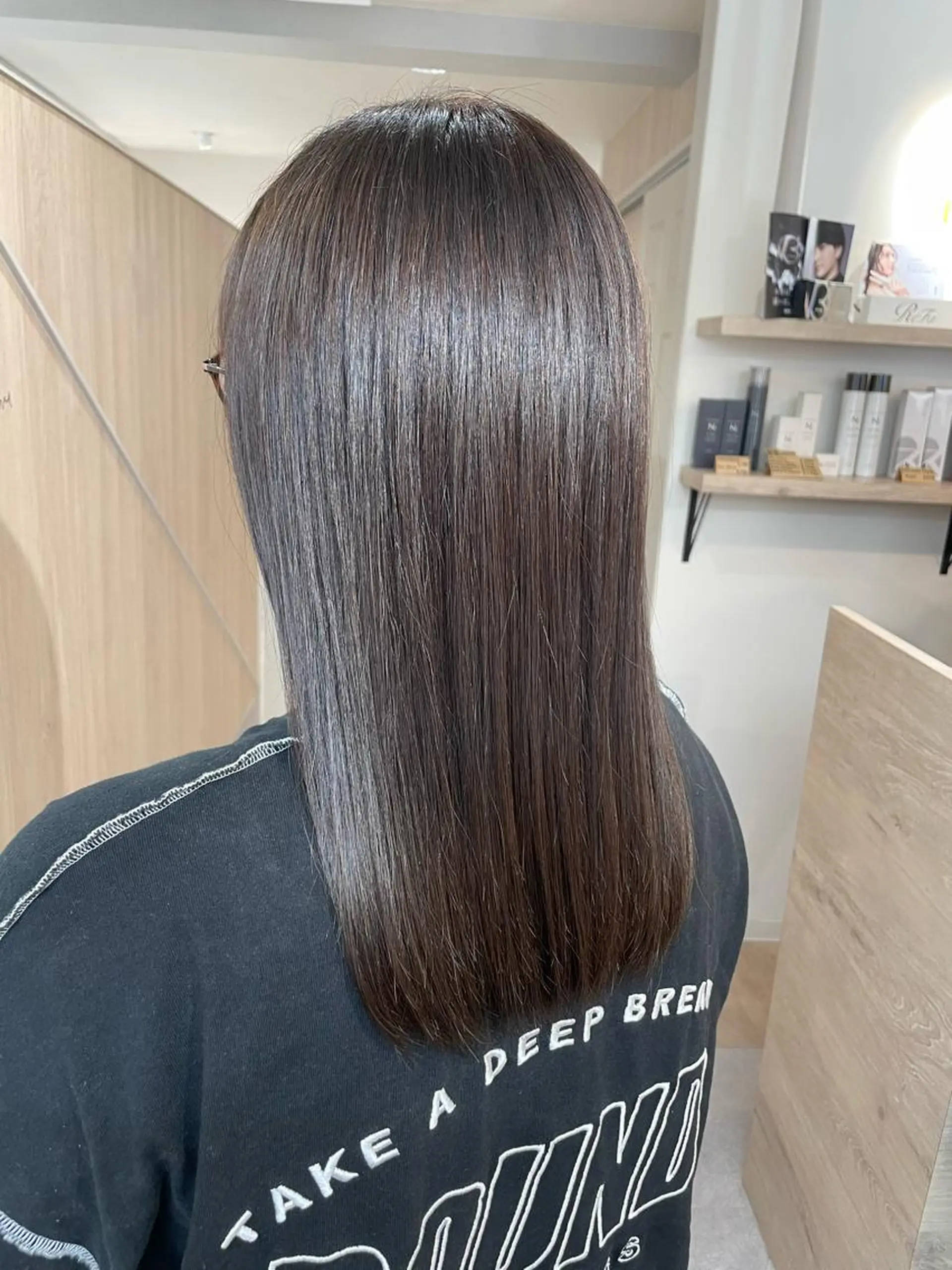 ミディアム 西 めぐみのヘアスタイル