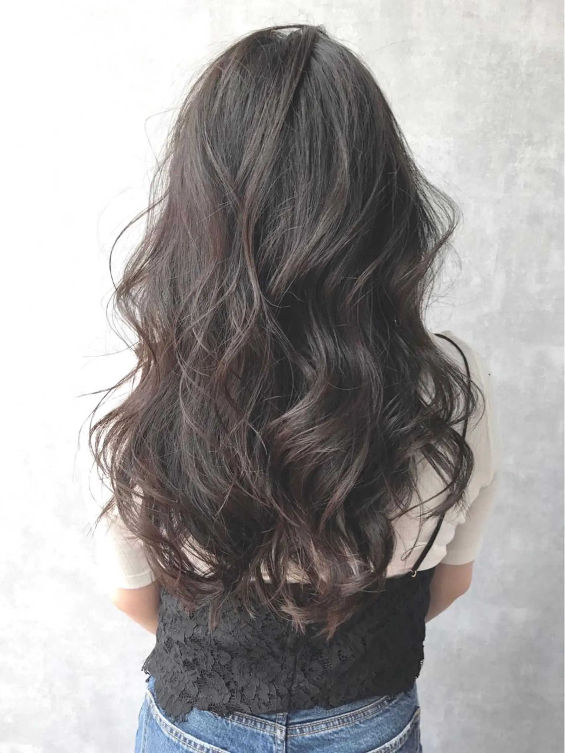 セミロング カラー ブルーカラー ブルージュ TOMOYAレイヤー ブリーチ縮毛矯正のヘアスタイル