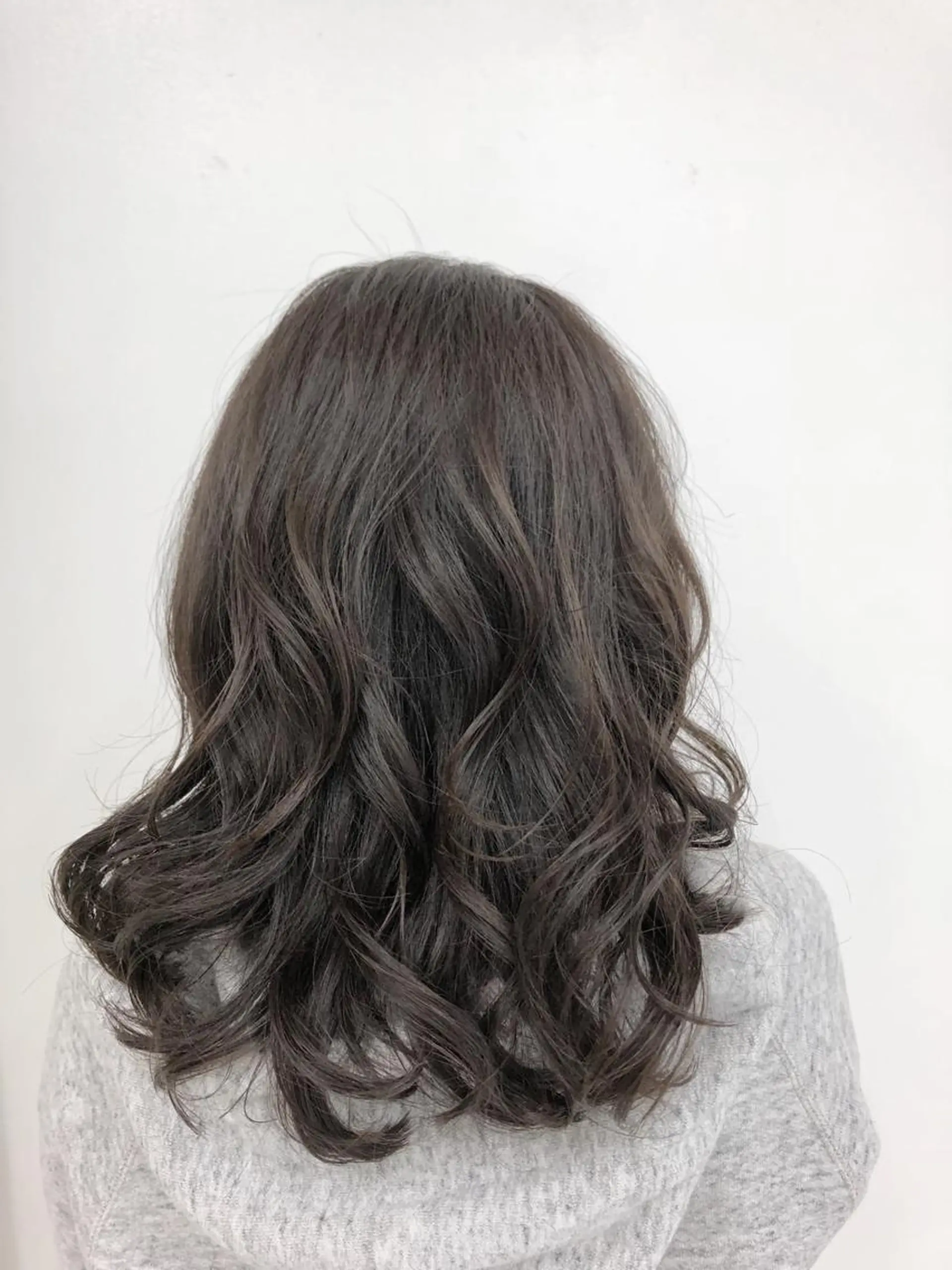 セミロング カラー イルミナカラー Ｄirector 　徳久　真紀の眉毛・アイブロウイメージ