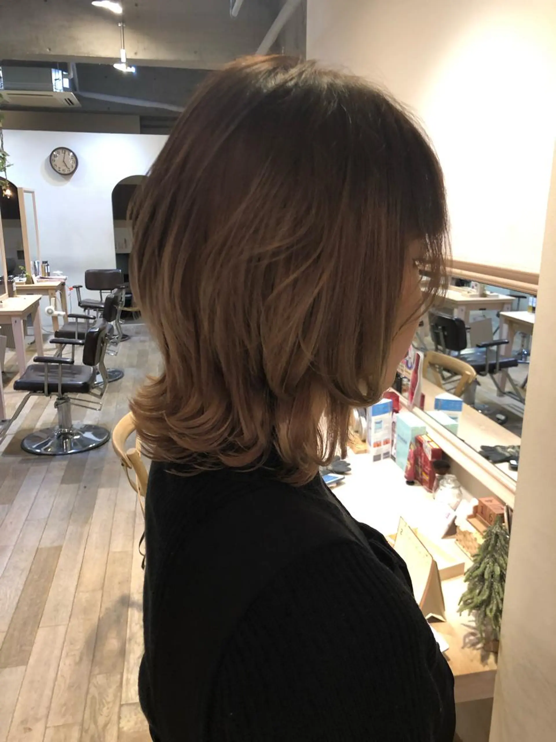 ミディアム ウルフカット 玉邑 美菜のヘアスタイル