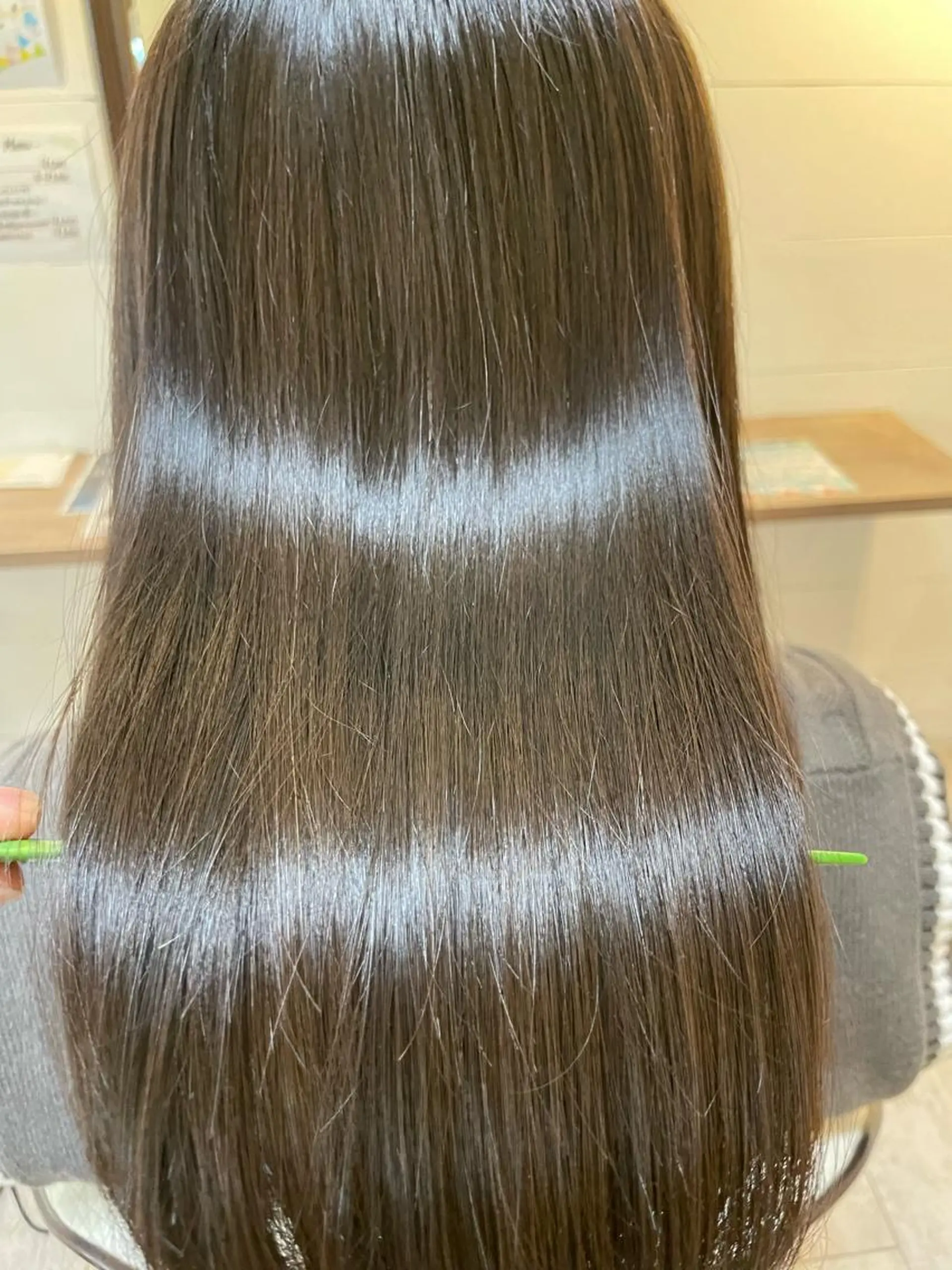 セミロング esse大阪茶屋町店所属・レイヤーカット 新井田陽寿のヘアスタイル