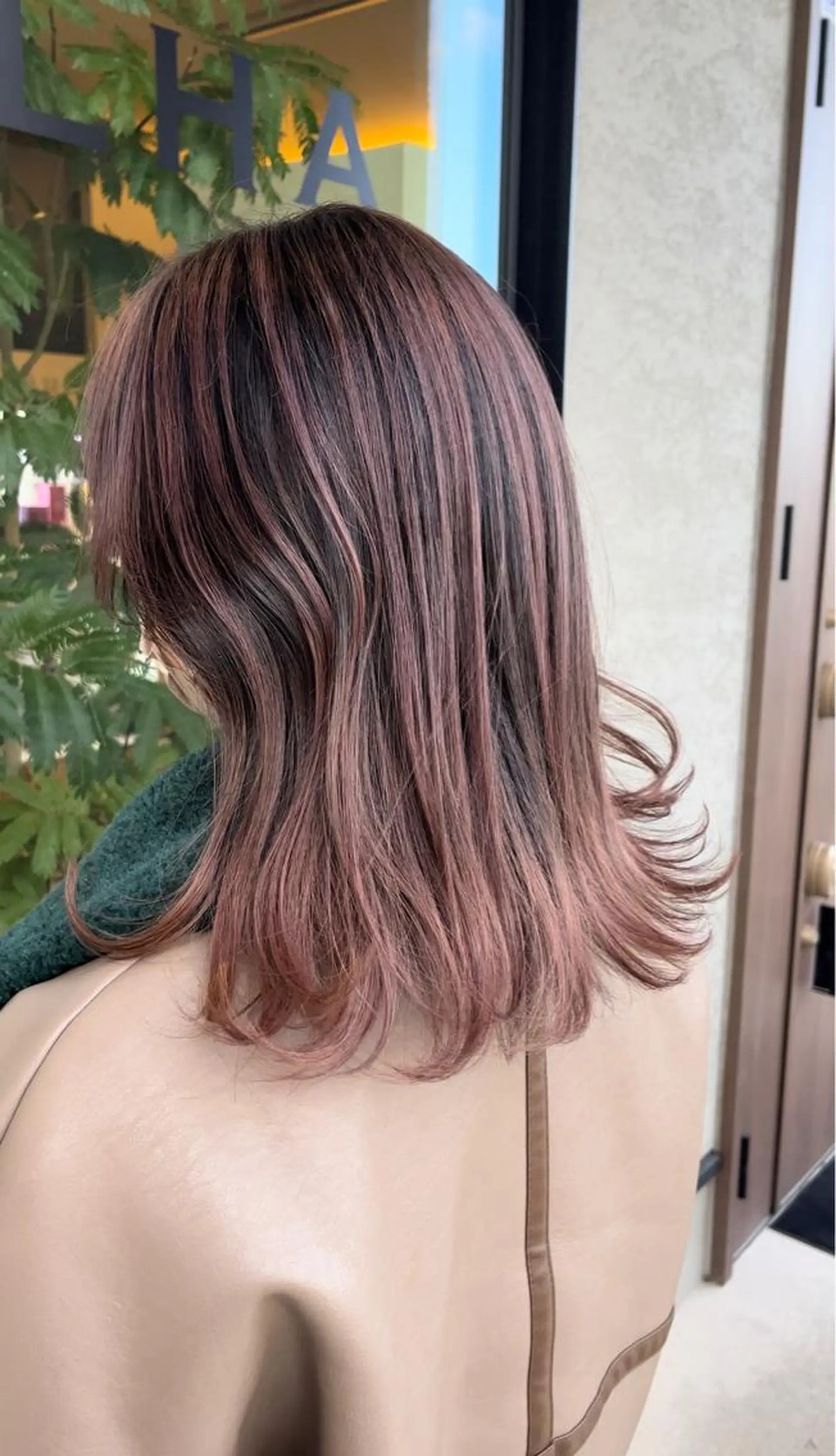 ミディアム カラー バレイヤージュ レイヤーカット GISELAジゼラ所属・手塚 亮汰のヘアスタイル