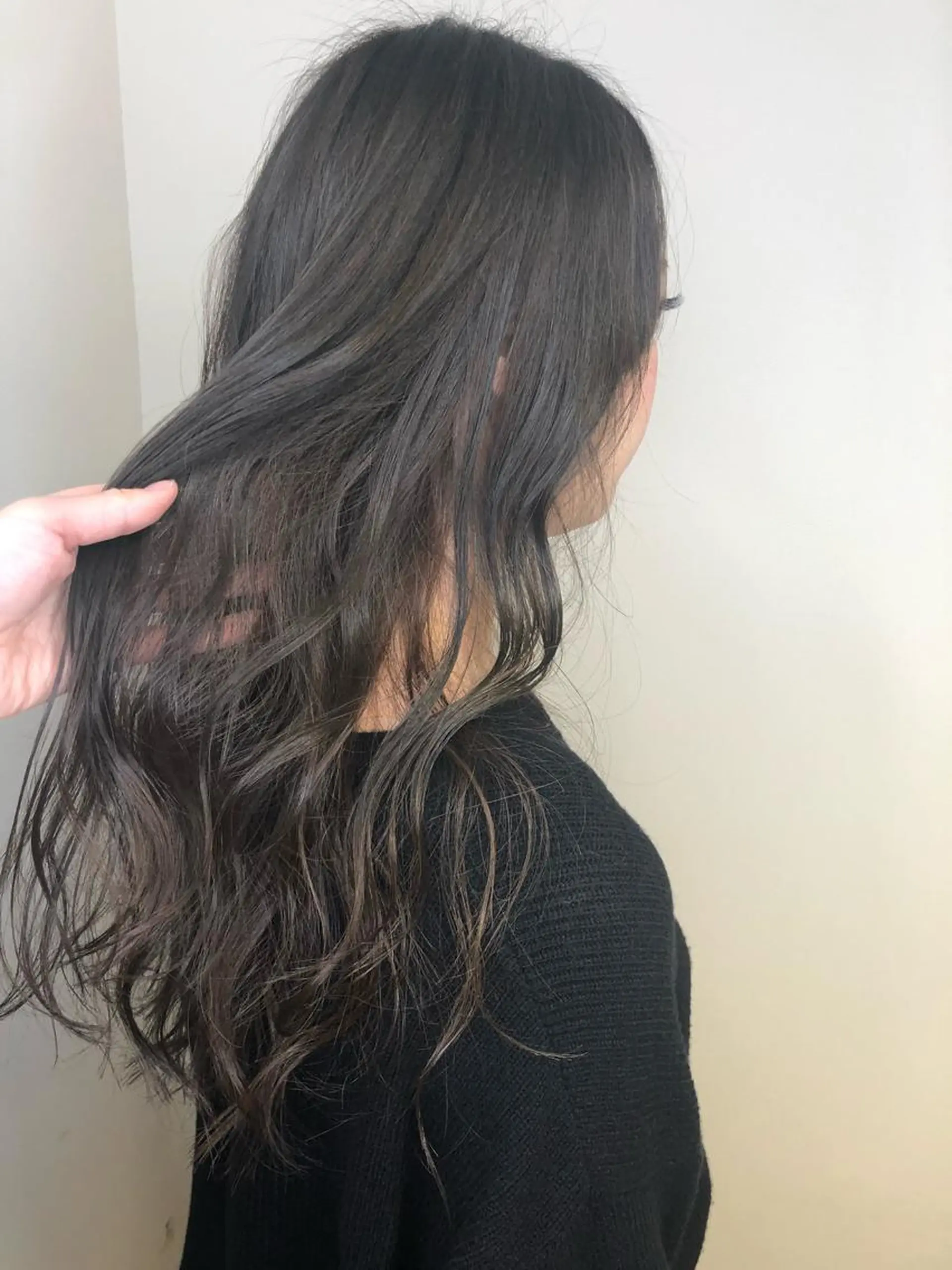 ロング カラー ウルフカット／吉村 桃子のヘアスタイル