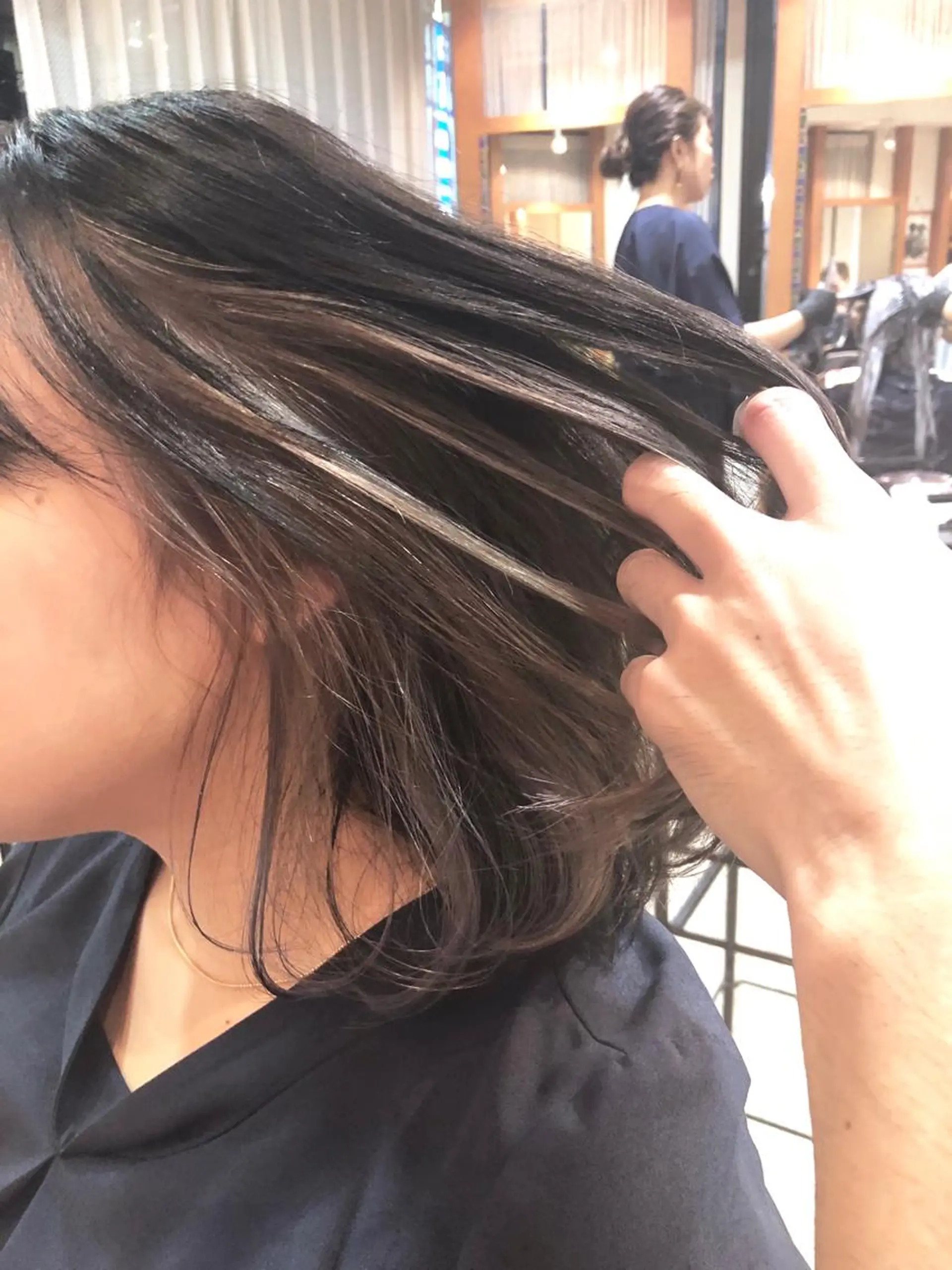 ミディアム カラー インナーカラー ラベンダーカラー 100%髪質改善特化 TRUNSのヘアスタイル