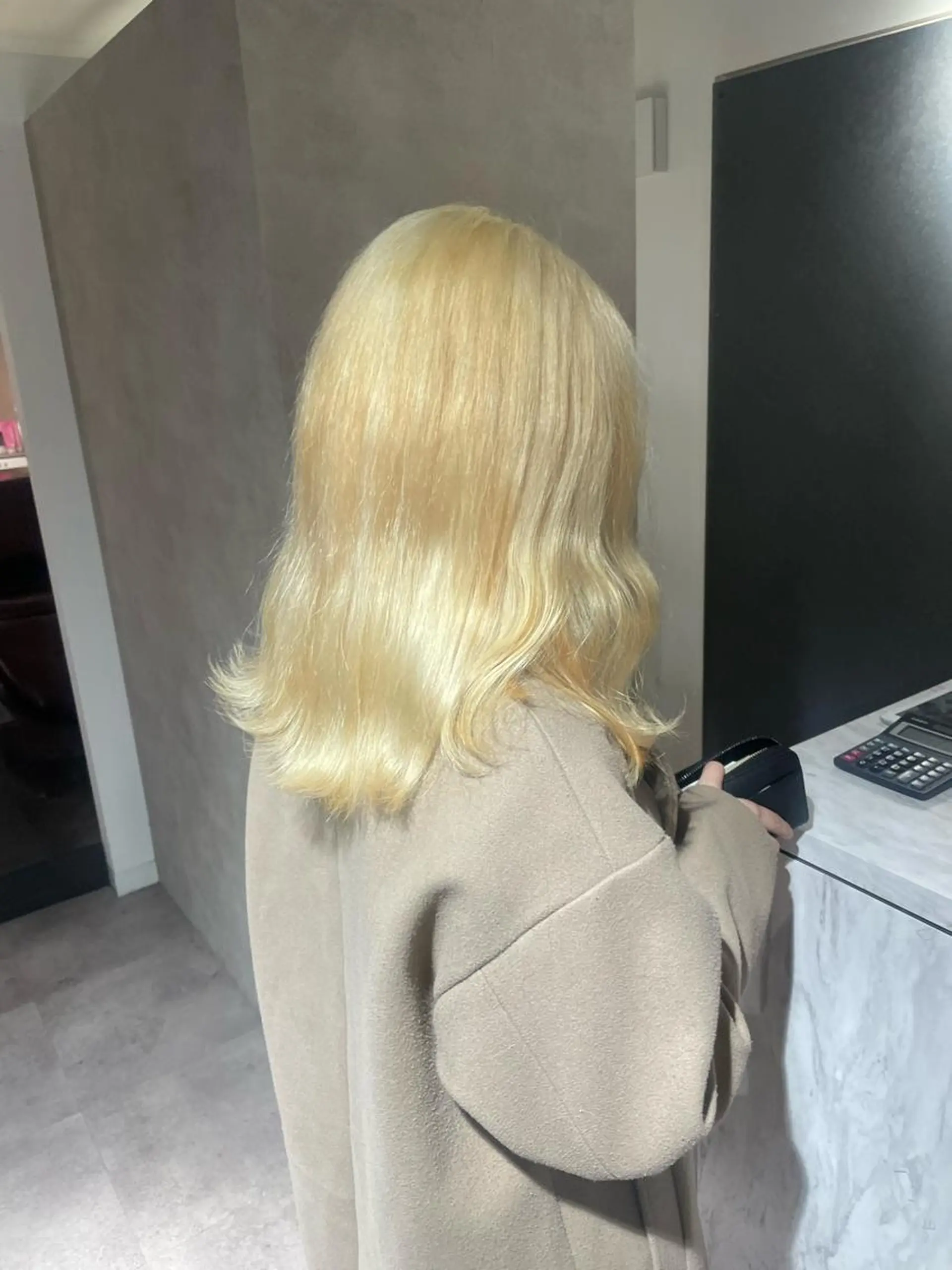 ロング カラー 抜きっぱなしブロンド 🇰🇷ハイトーン× 韓国レイヤー레이어드のヘアスタイル