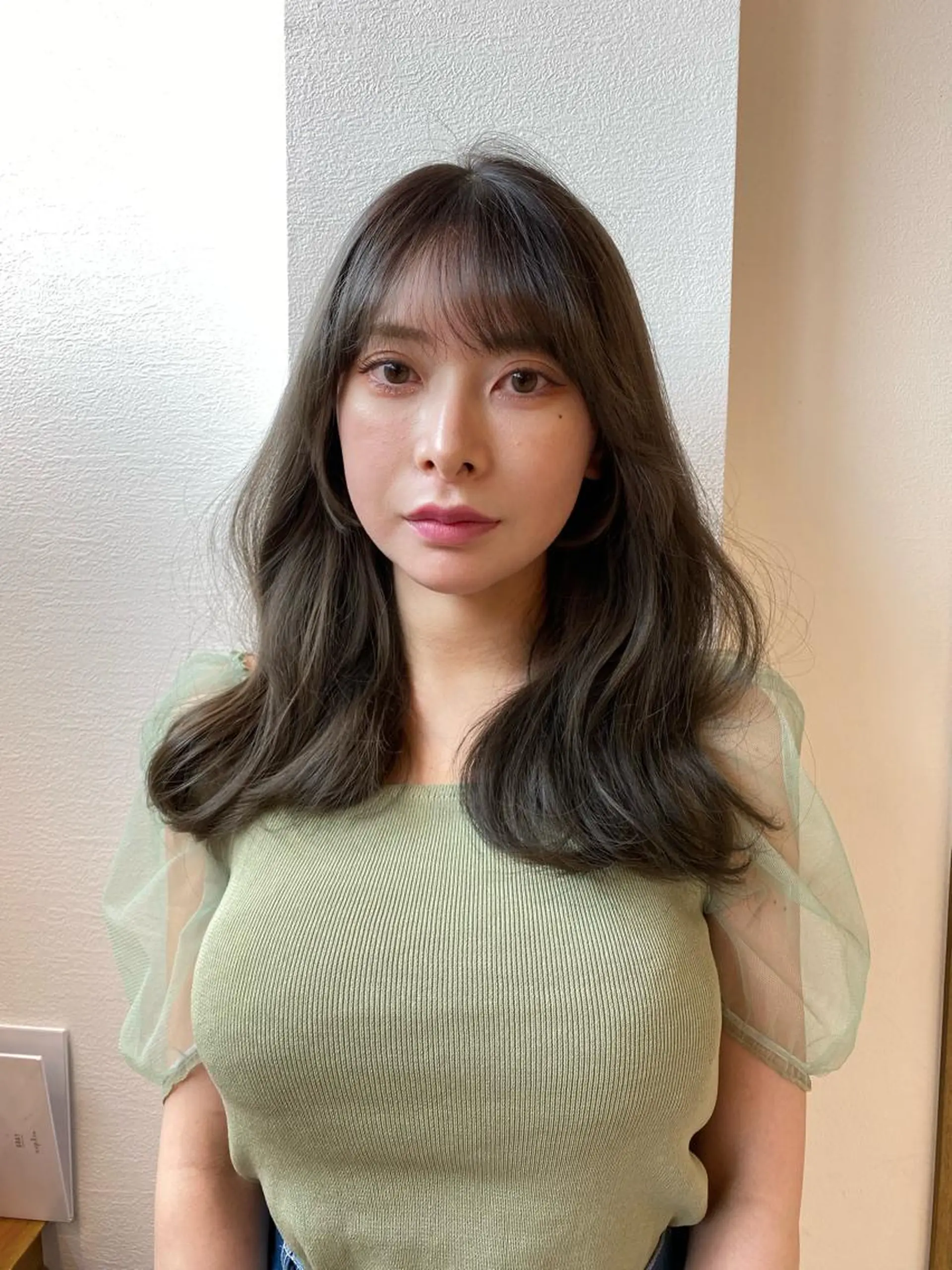 ミディアム カット ヘアカラー トリートメント レイヤーカット /透明感カラー西田のヘアスタイル