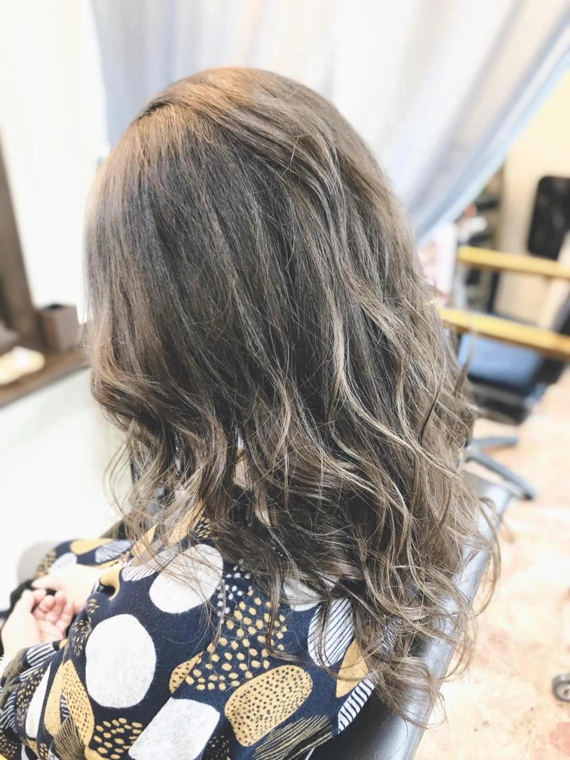 セミロング カラー アディクシーカラー アッシュ ベージュカラー 透明感カラー ハイライトカラー カット ヘアカラー トリートメント 菊池 貢平のヘアスタイル