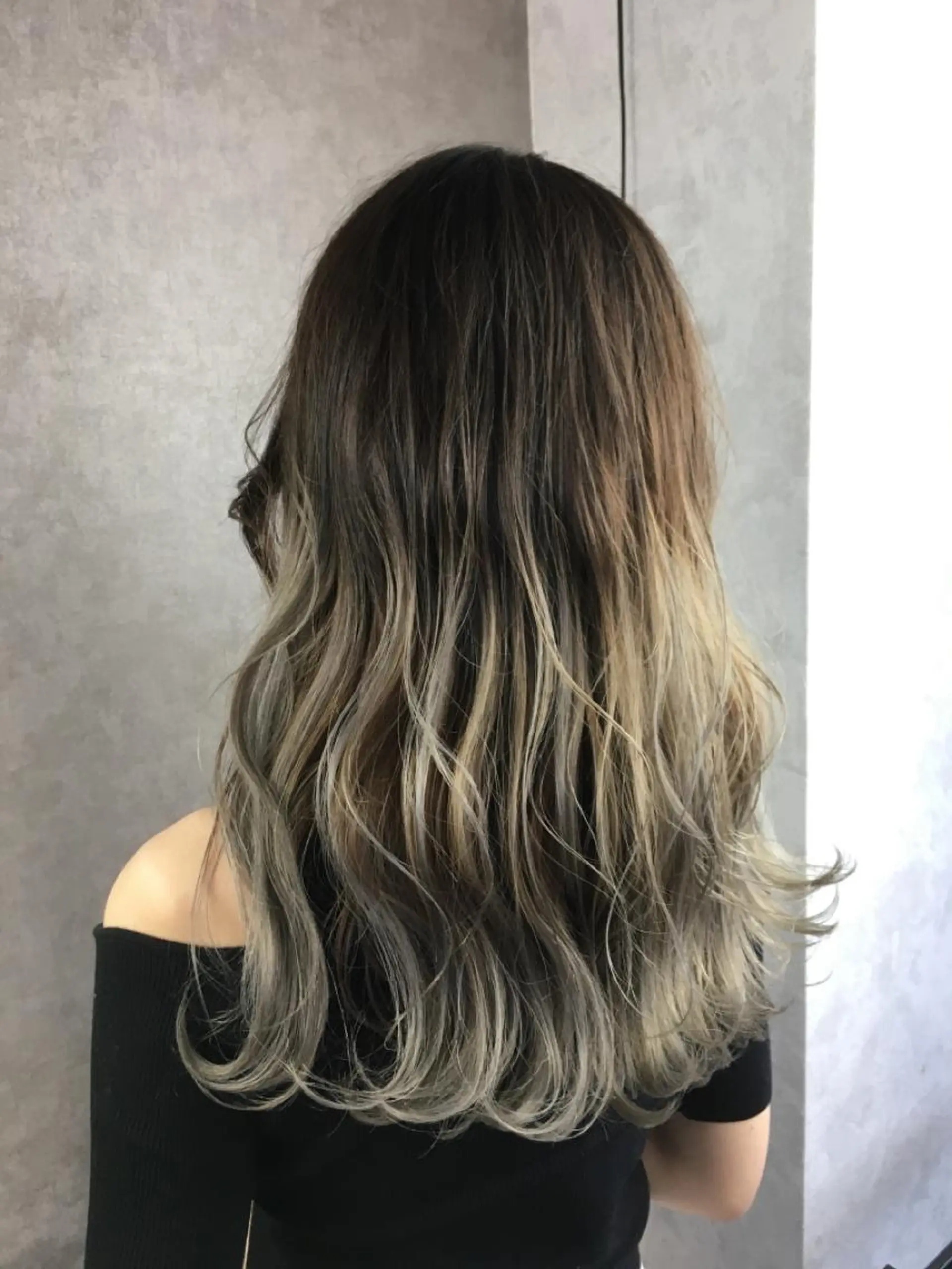 ロング カラー ツイストスパイラル パーマ🟡KYOUのヘアスタイル