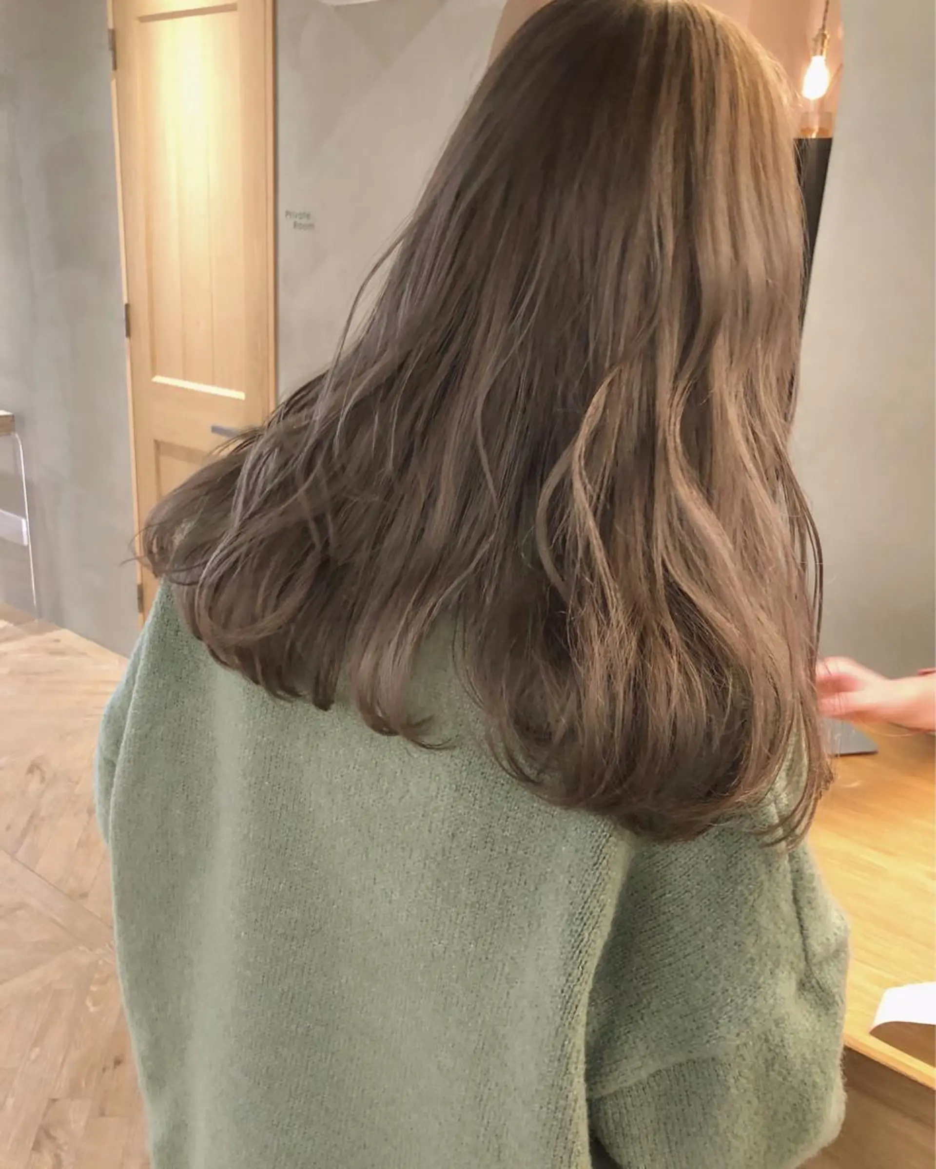 セミロング カラー 透明感🎀LOREN エリコ🌈のヘアスタイル