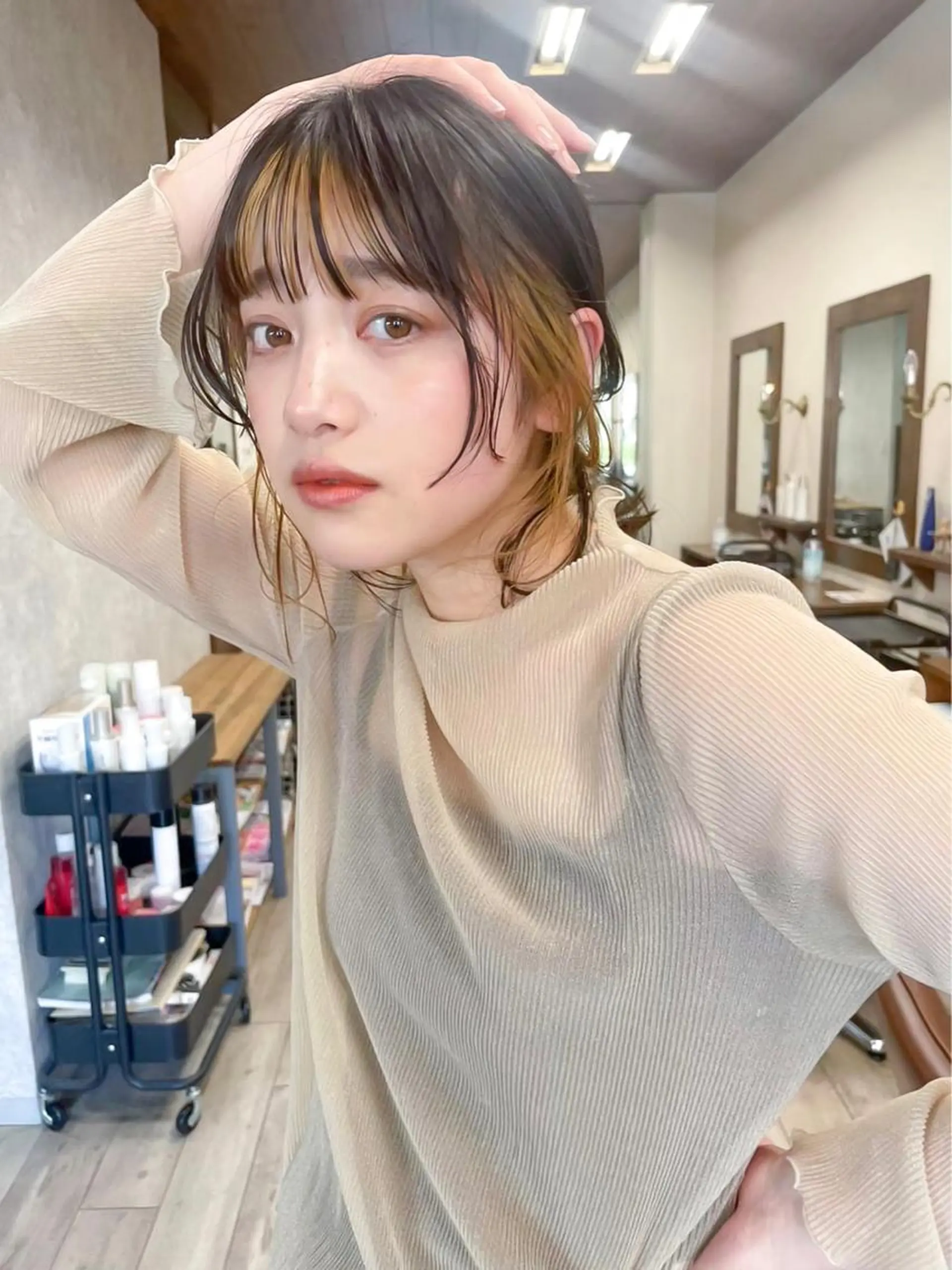 ミディアム カラー ベージュカラー 黒髪 ブリーチ ブルーカラー ブルーブラック 高橋 みく/ minim 暖色のヘアスタイル