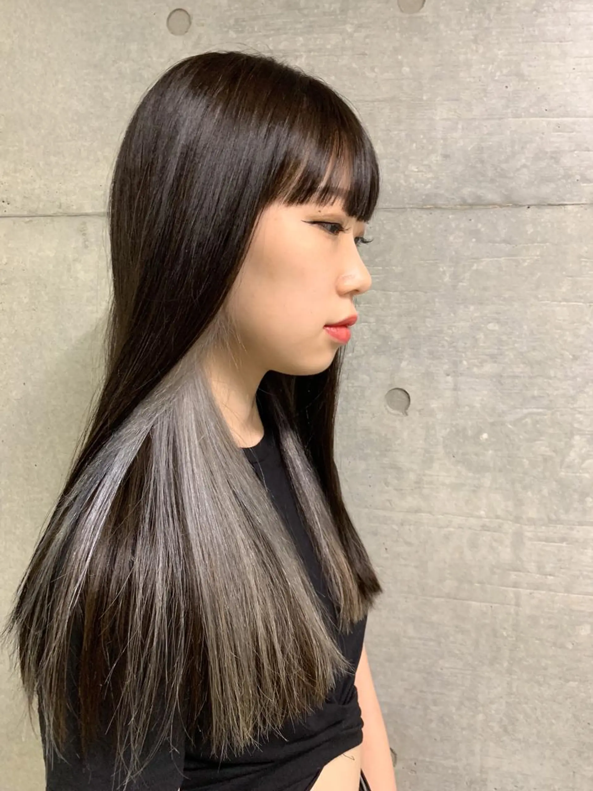 ロング カラー ブリーチ ケアブリーチ インナーカラー シルバー ホワイトシルバー THE./ブリーチ 透感カラー/髪質改善のヘアスタイル