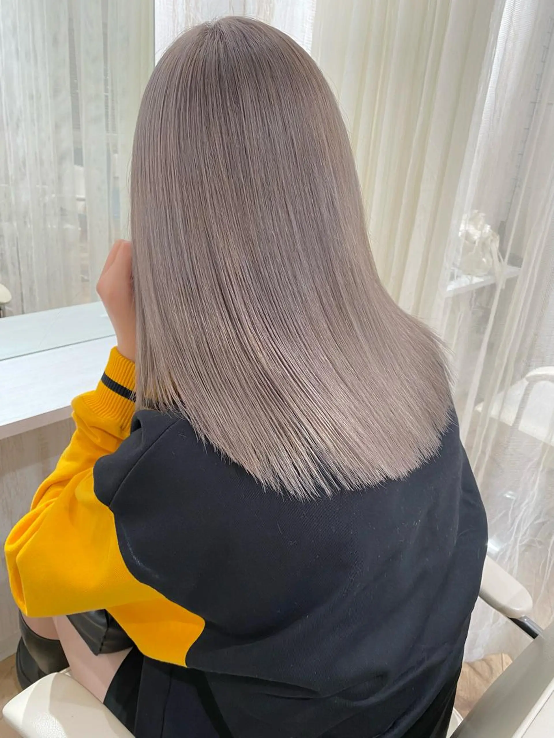 セミロング シールエクステ エクステ ハイライト 髪質改善  渡部 妃月のヘアスタイル