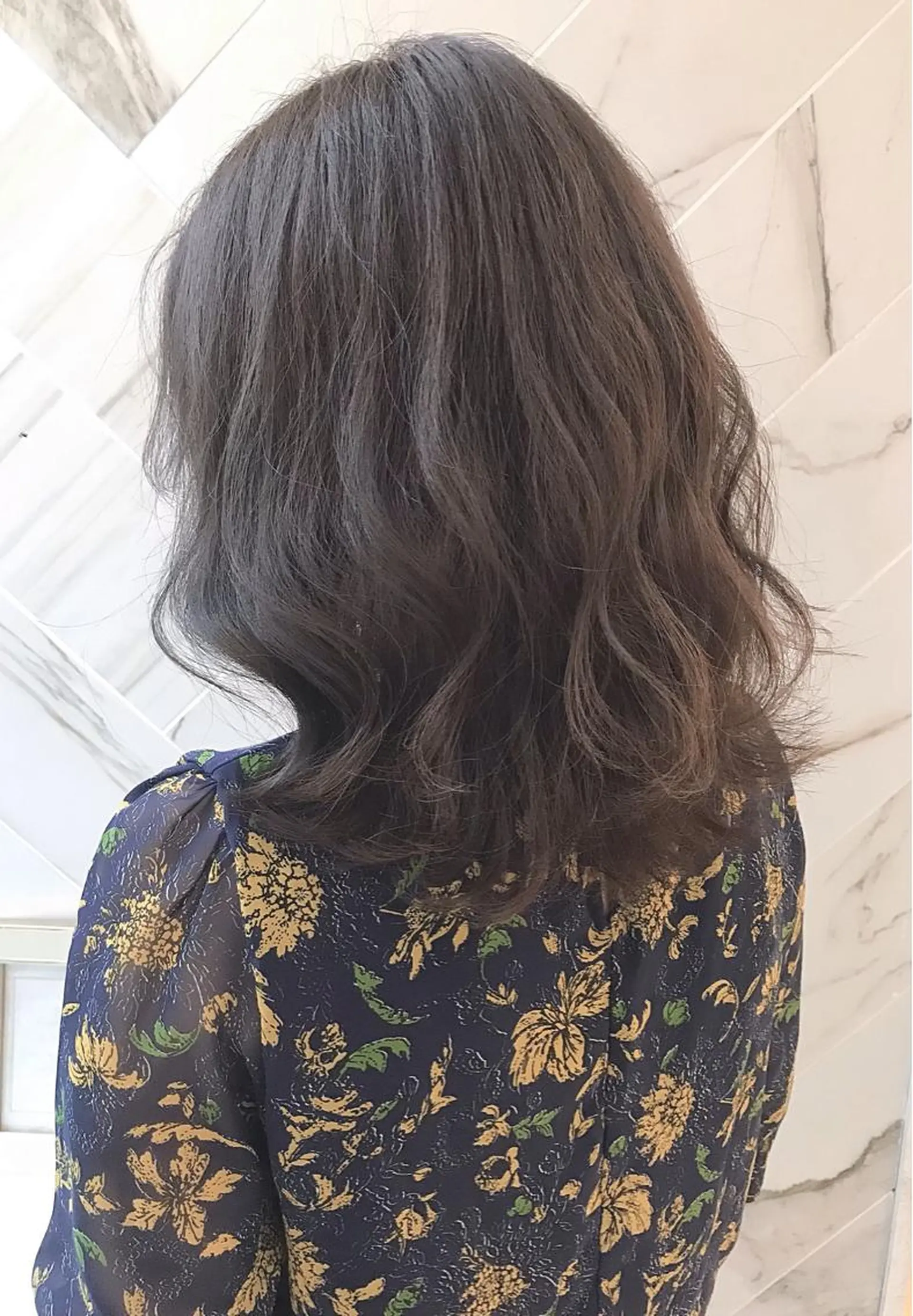 ミディアム カラー アッシュ アッシュグレー アッシュグレージュ ブルーカラー グレージュ KANOI 銀座中央通り所属・上條 航平のヘアスタイル