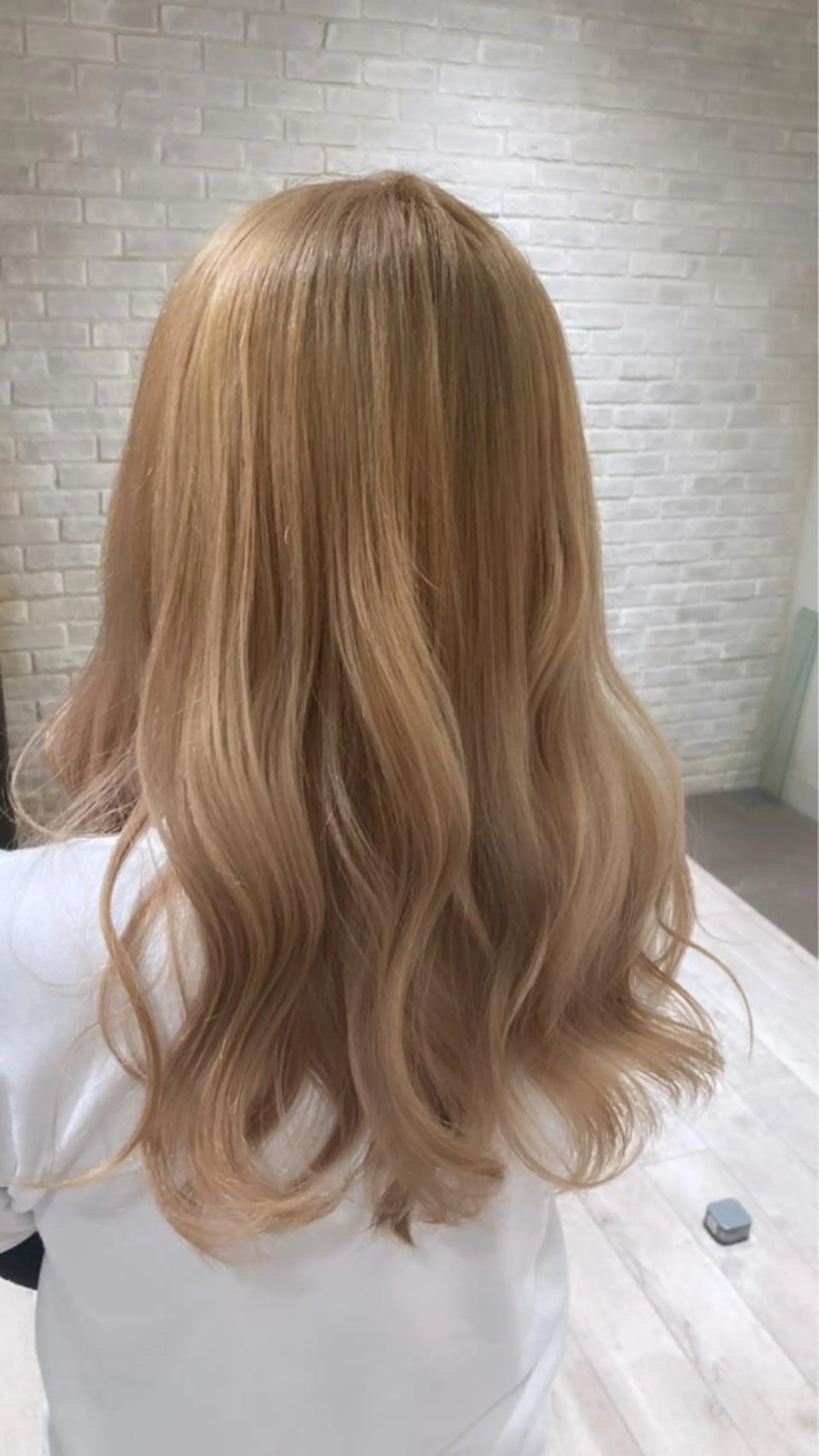 ロング カラー ベージュカラー ミルクティーベージュ 曲がる縮毛矯正 LIBER 　岩名のヘアスタイル