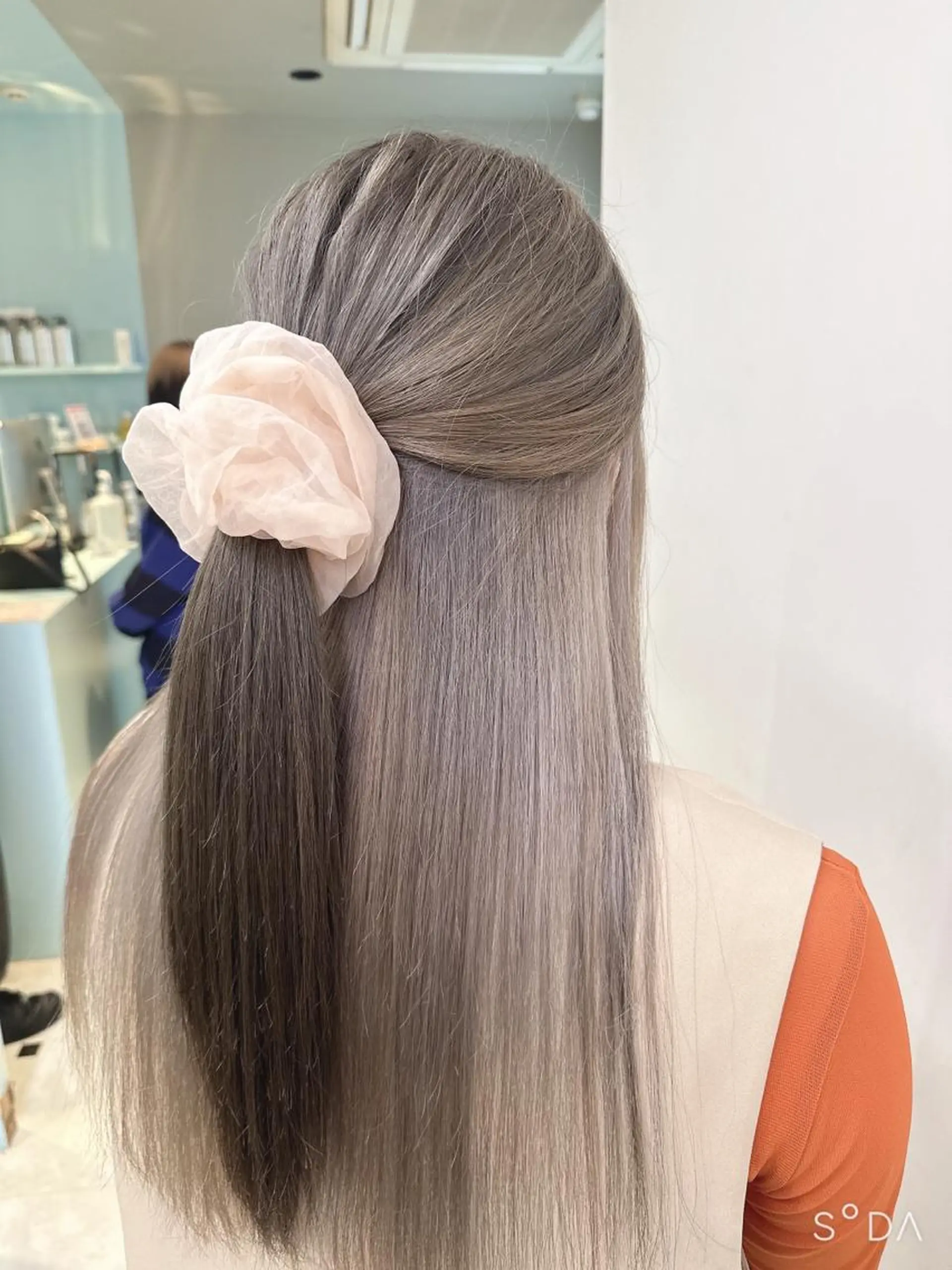 ロング カラー 🪄池袋ハイトーン 🪄ブリーチカラーのヘアスタイル