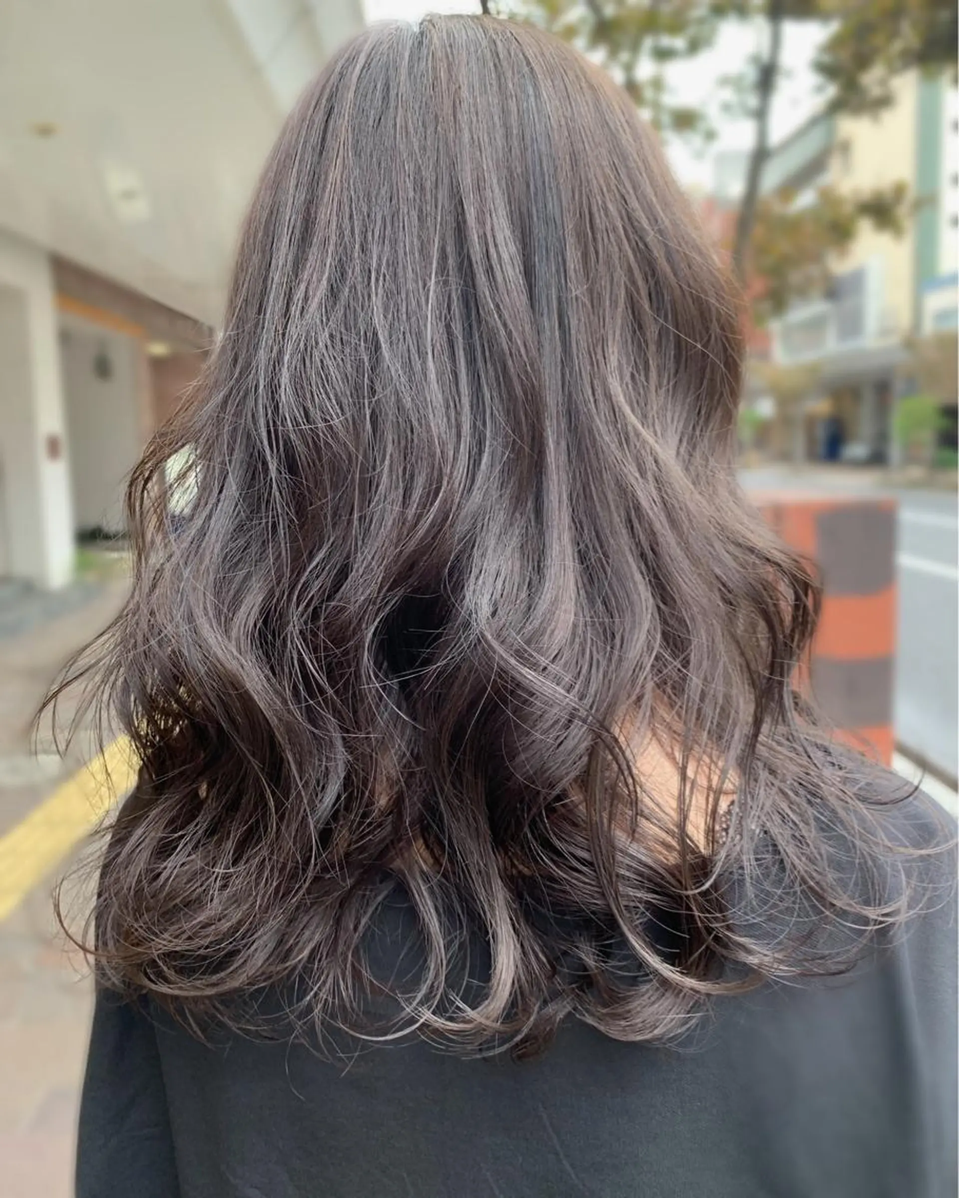 セミロング カラー ブルーカラー ブルーグレー ブルーグレージュ グレージュ ハイライトカラー ヘアカラー m ā l o.🌷 サカモトマイコのヘアスタイル