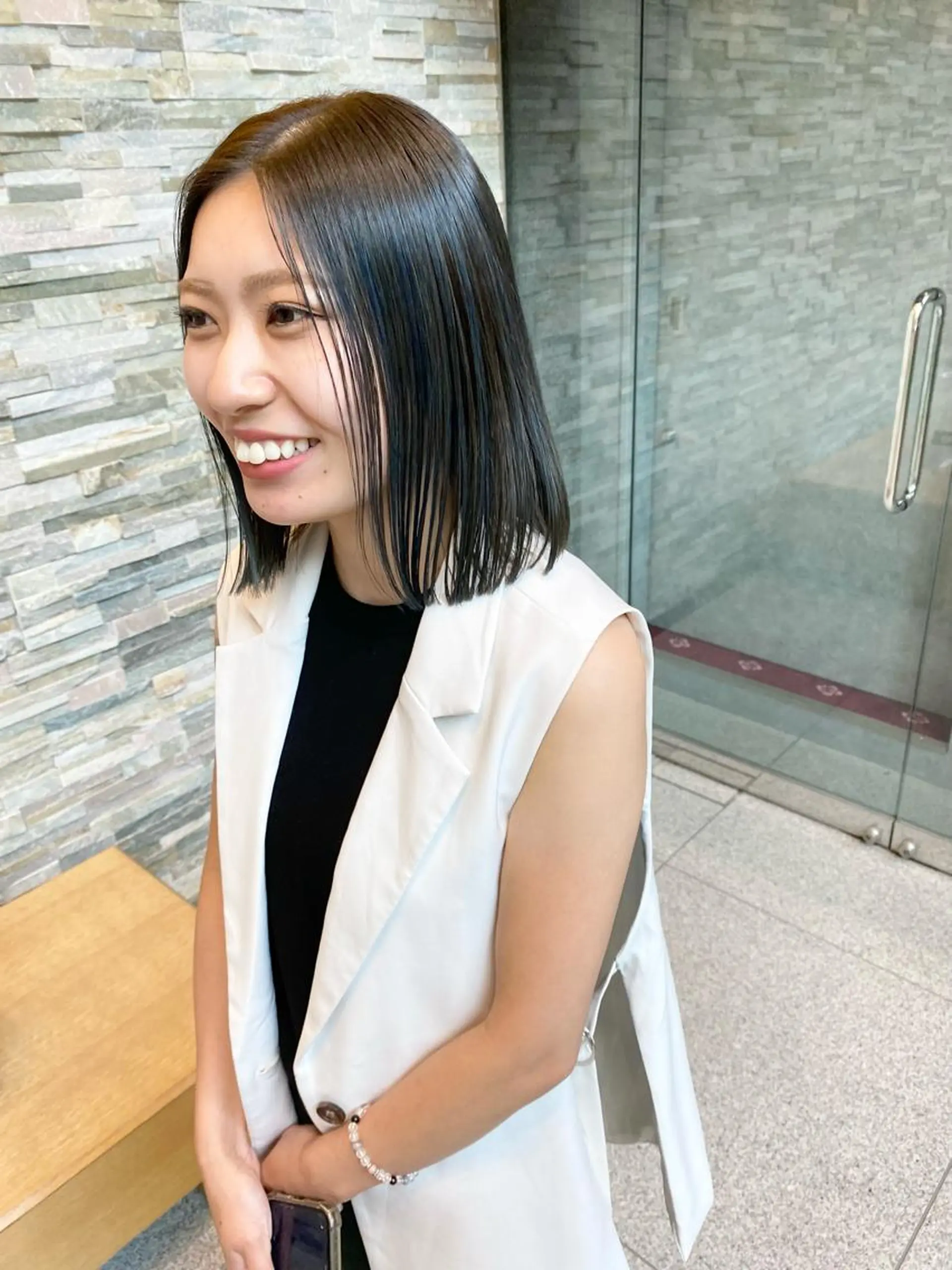 ショート 髪と音処　マトぺ所属・デザインカラー/ボブ ブリーチカラー/ユリのヘアスタイル