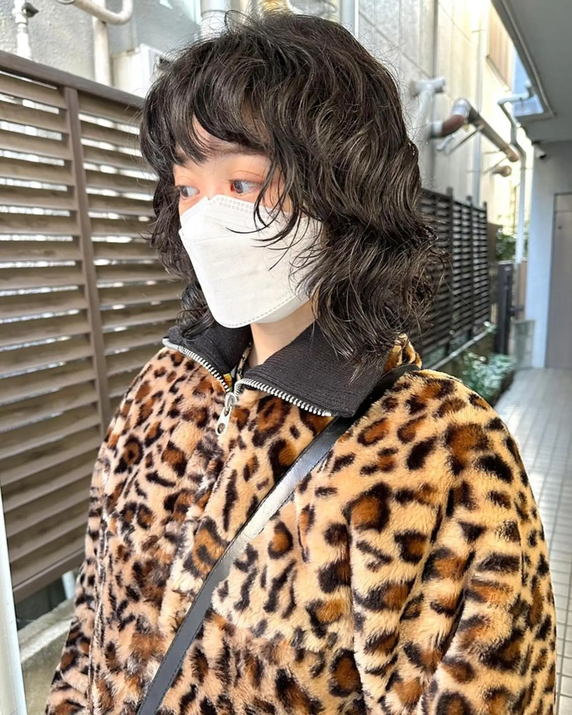 ショート カラー パーマ 切りっぱなしボブ 前下がりボブ ショートボブ 黒髪 ハイトーンカラー 銀座No.1髪質改善 縮毛矯正/本木のヘアスタイル